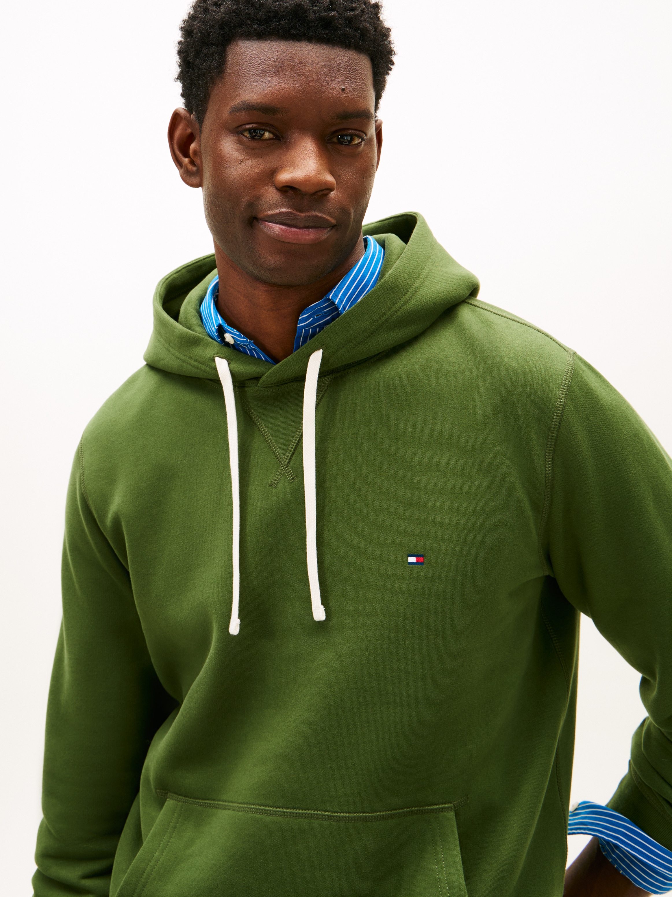 Tommy Hilfiger Hoodie »ESS SEASONAL FLEECE HOODY mit Kapuze und Kängurutasche«, unifarben, casual, regular fit, Baumwollmix, Kapuze
