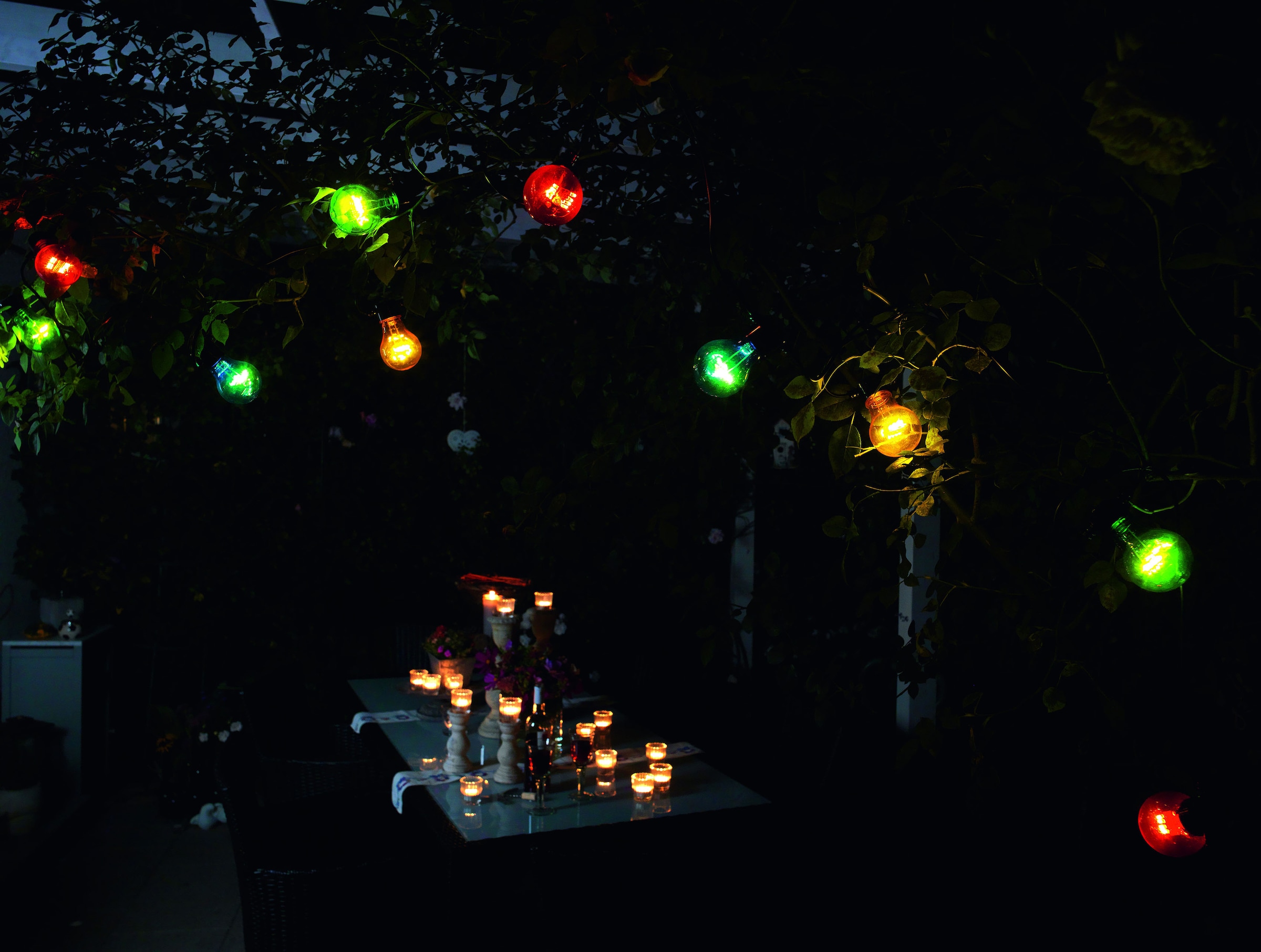 KONSTSMIDE LED-Lichterkette »Weihnachtsdeko aussen«, 20 St.-flammig, LED  Biergartenkette, 20 bunte Birnen / 160 warm weiße Dioden bei OTTO