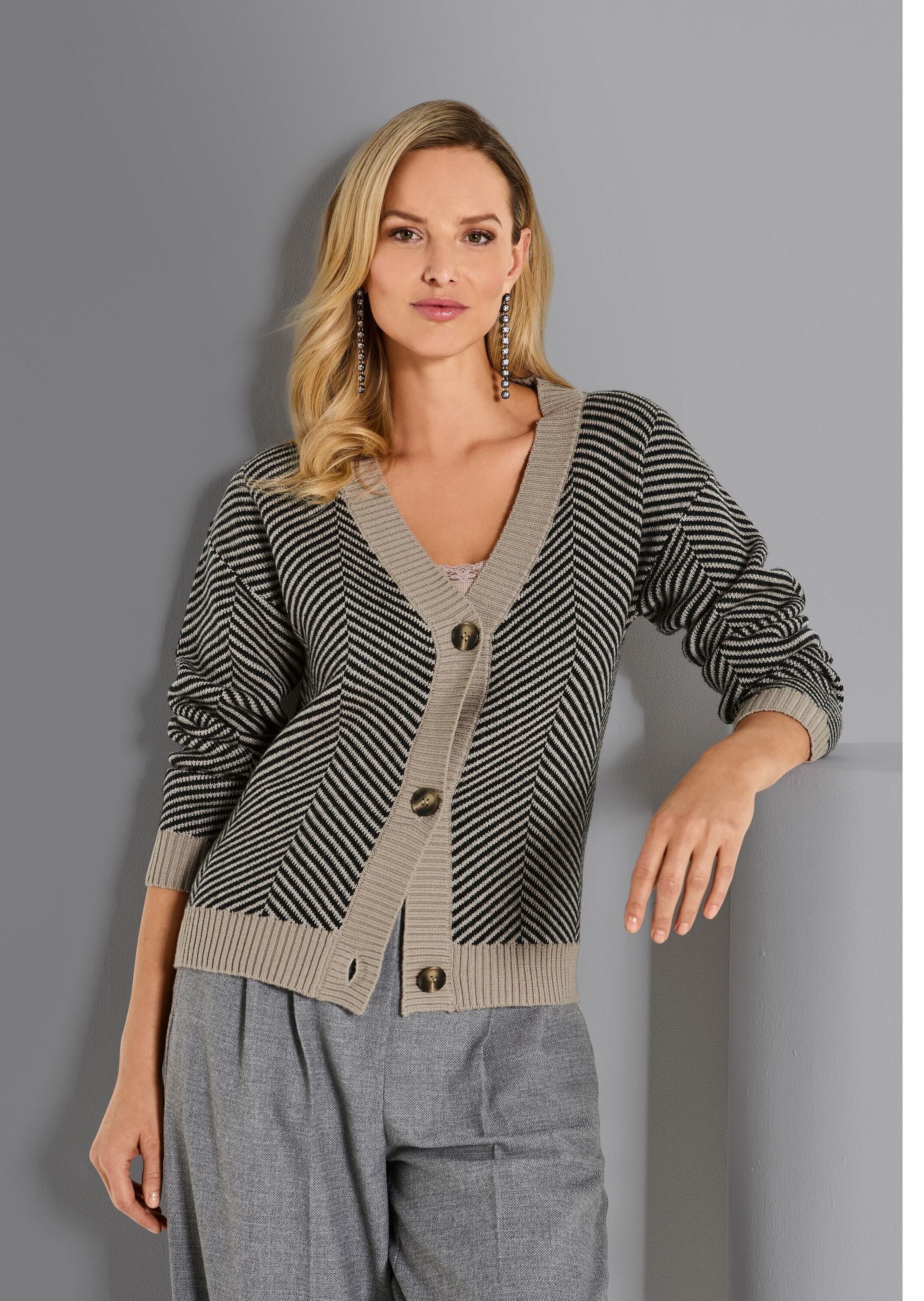 MADELEINE Strickjacke »Strickjacke Cardigan aus Schurwolle mit V-Ausschnitt« Strickjacke mit Jacquardmuster