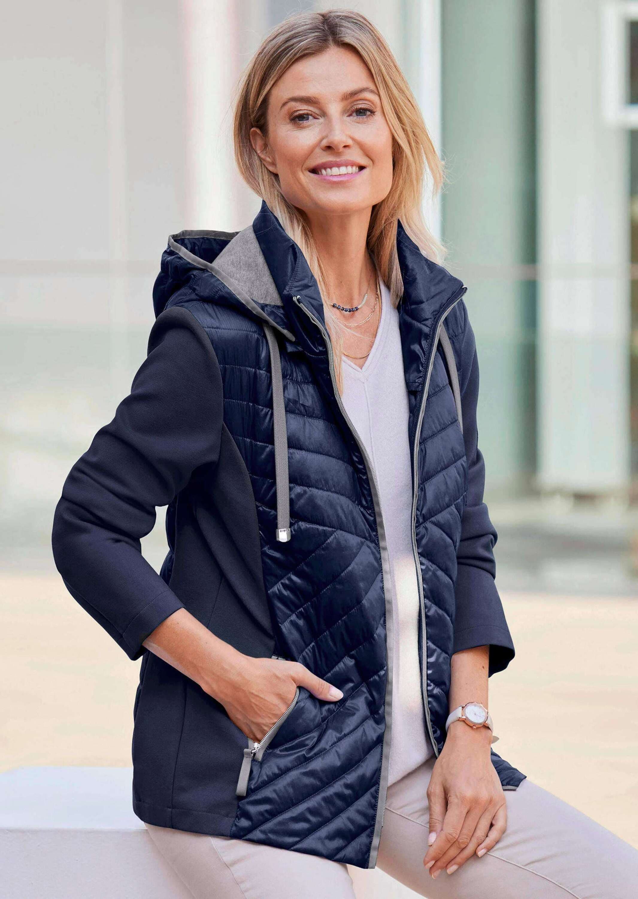 GOLDNER Kurzjacke »Kurzgröße Steppjacke mit abnehmbarer Kapuze« Kontrastfarbige Blenden und Details