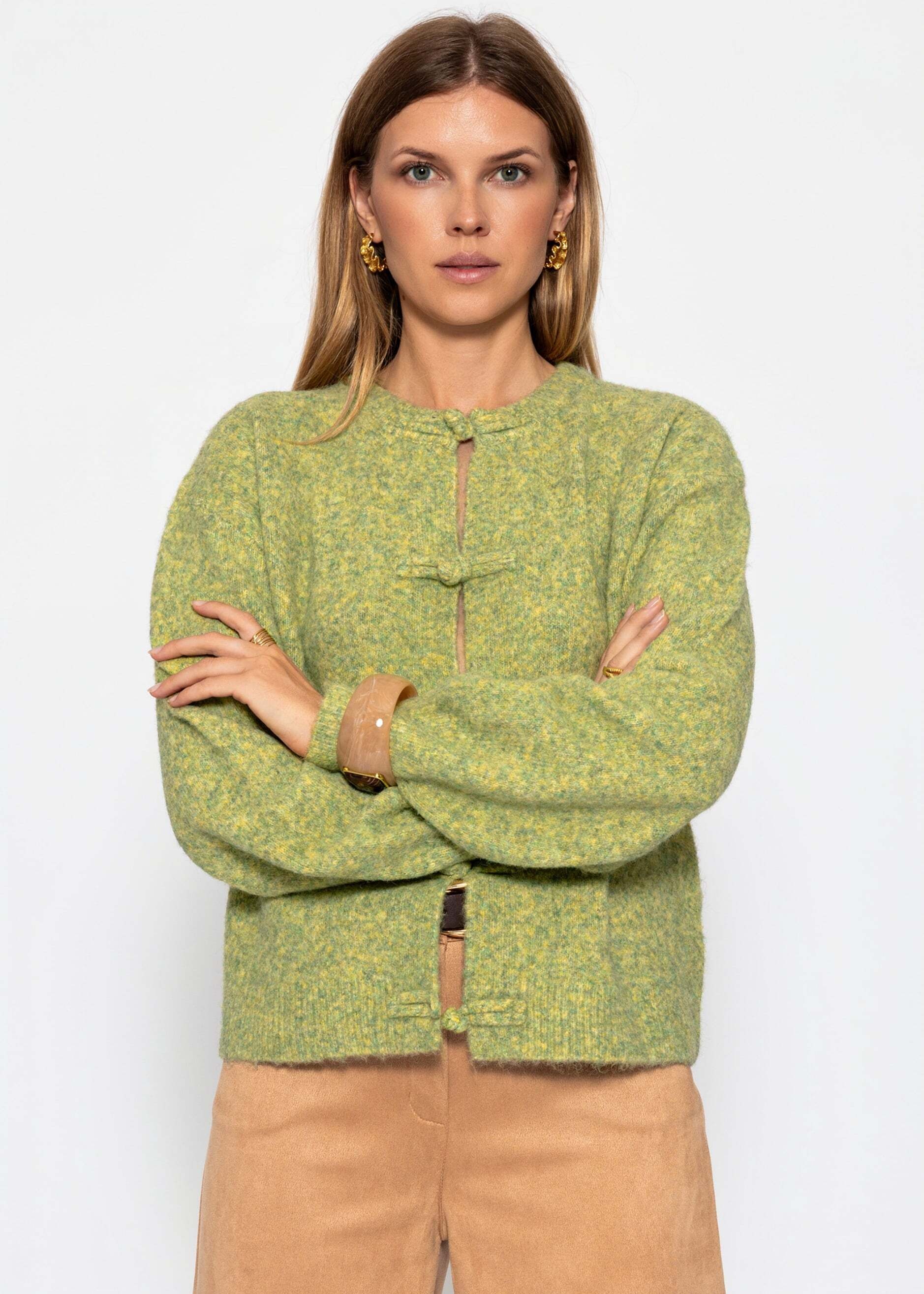 SASSYCLASSY Cardigan »Strickjacke mit Knebelverschluss« Weiche Jacke aus Wolle mit Rudhals und langen Armen in Grau