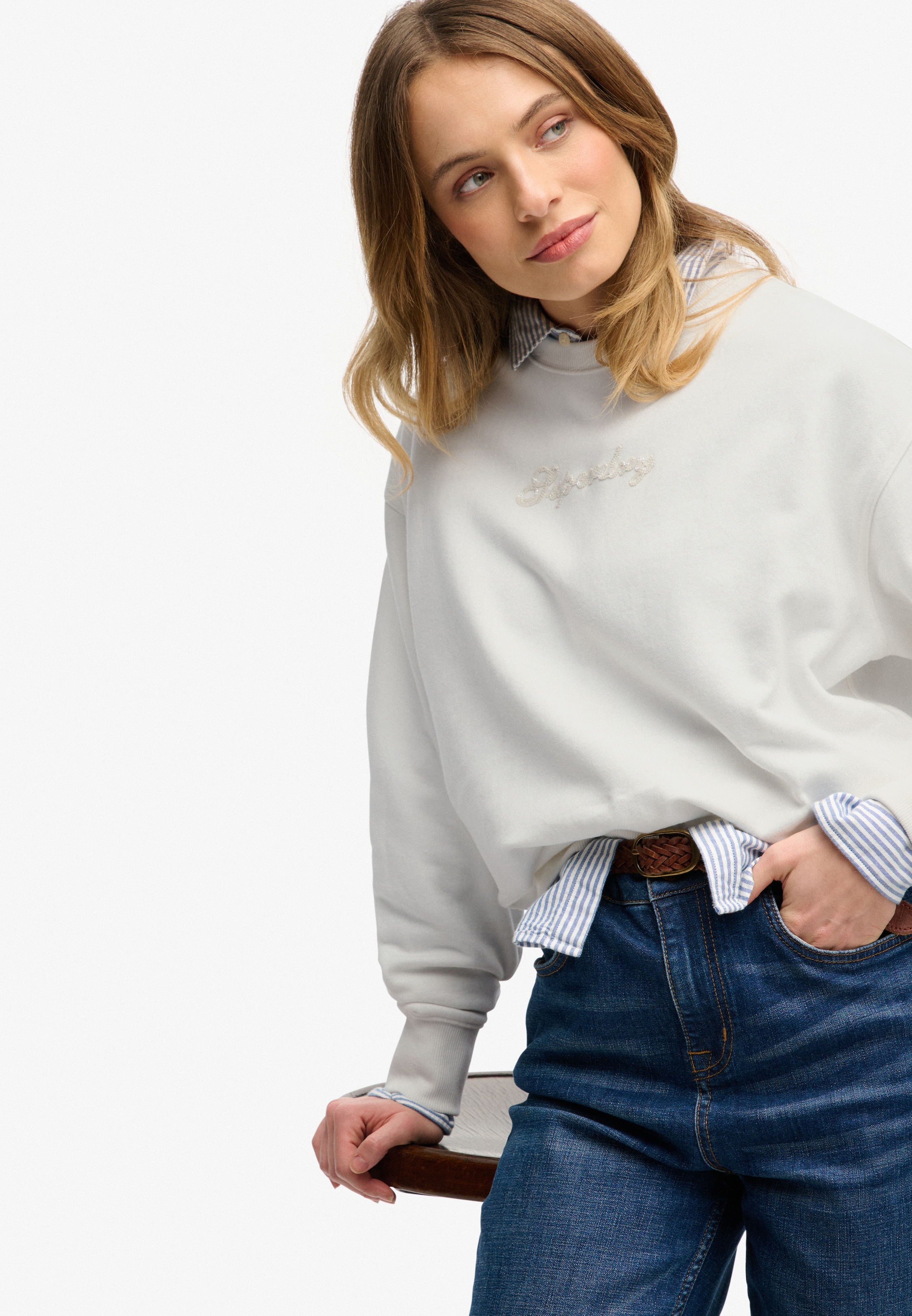 Superdry Sweatshirt »SCRIPT BRAND LOOSE CREW«, mit Markenlogo aus Perlenstickerei auf der Brust
