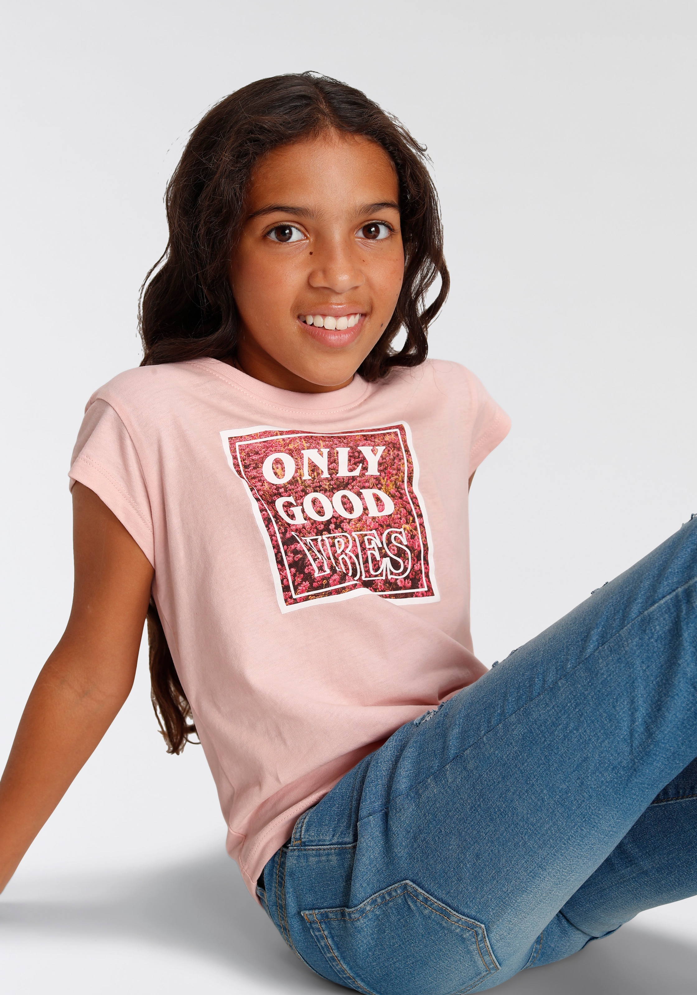 KIDSWORLD T-Shirt »ONLY GOOD VIBES«, kurze modische Form
