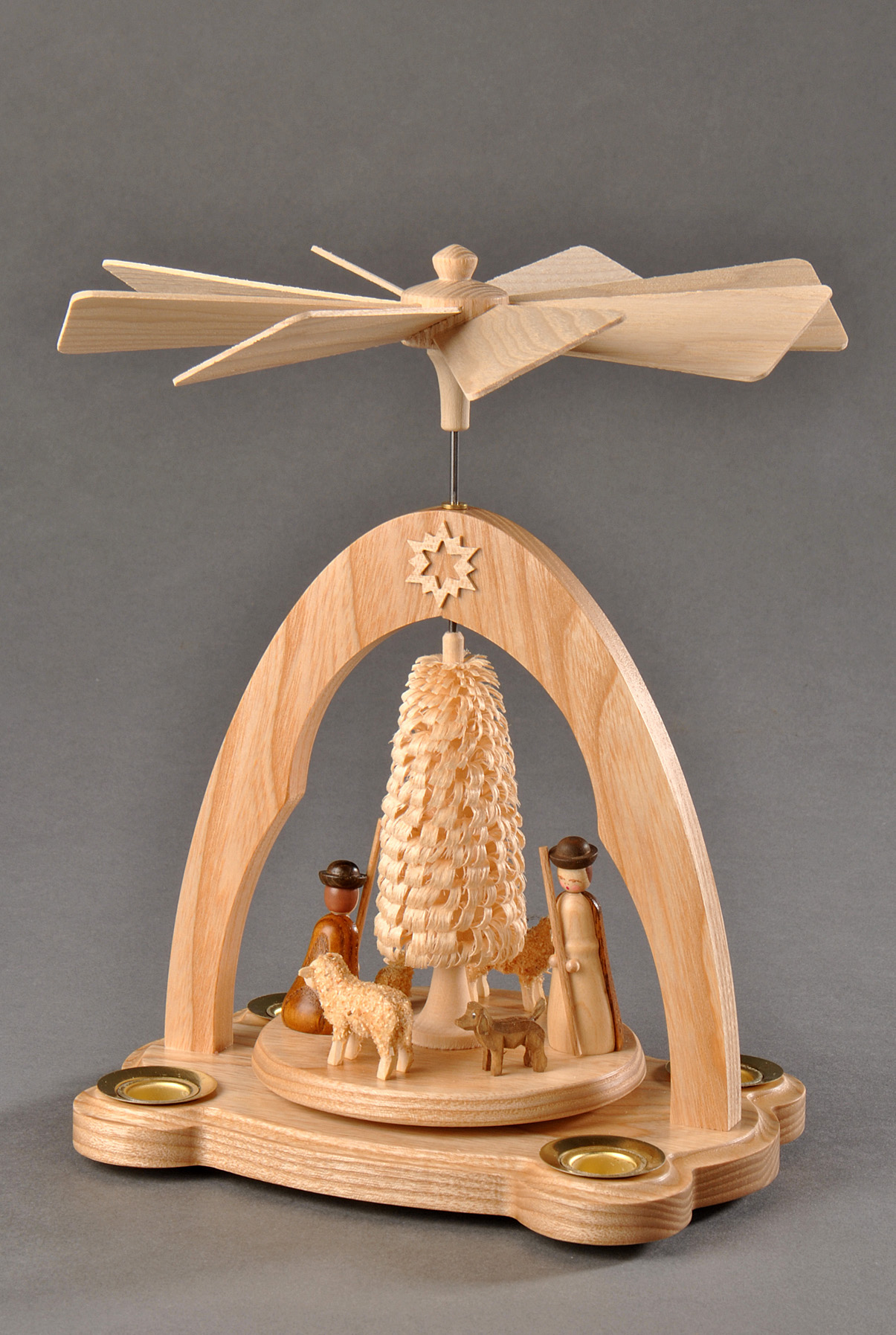 Weihnachtspyramide »Schäfer mit Schafen und gedrechseltem Ringelbäumchen,...