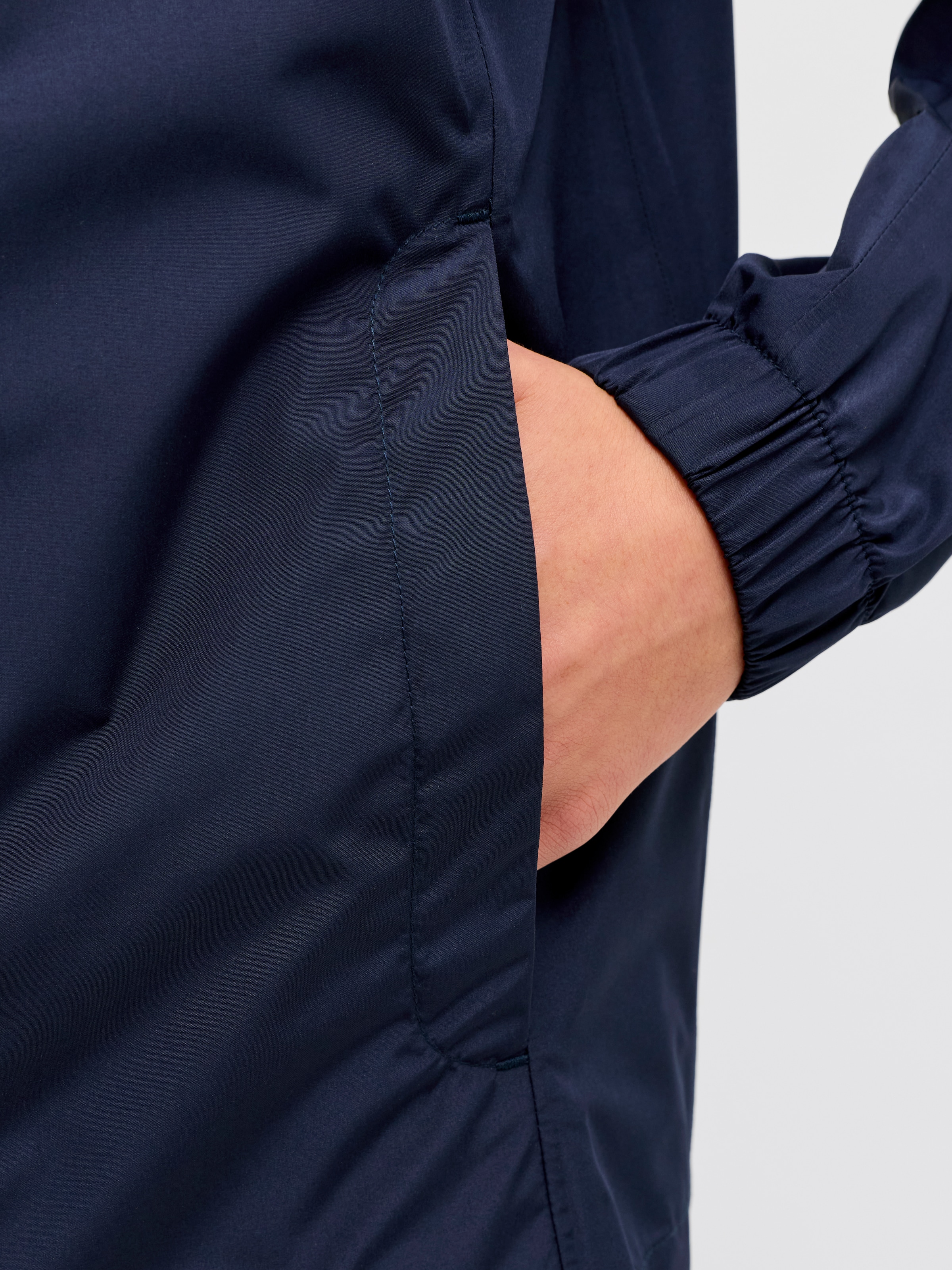 Jack & Jones Junior Regenjacke »JJEFLYNN RAIN JACKET SN JNR« mit Kapuze