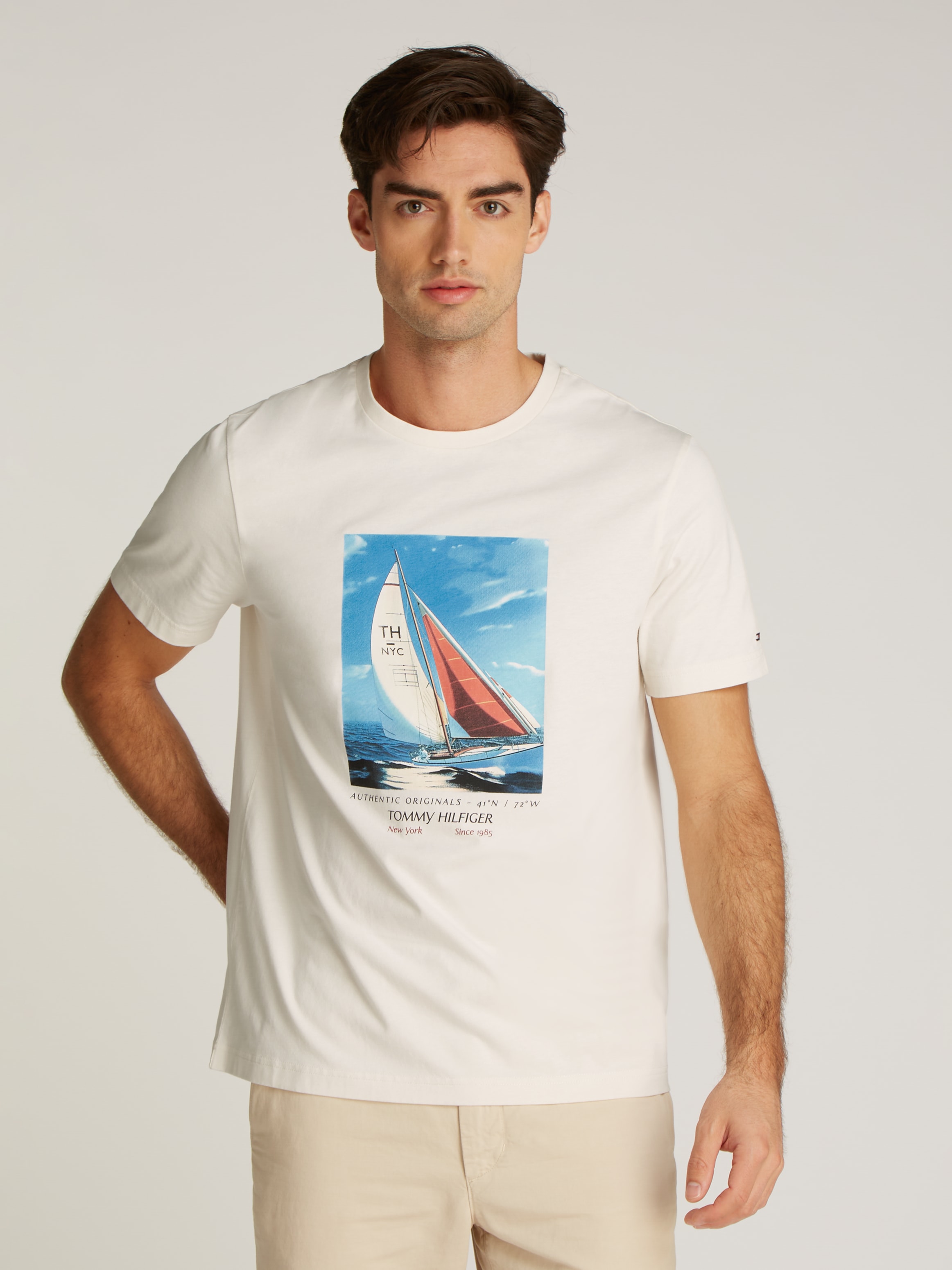 Tommy Hilfiger T-Shirt »HILFIGER COLOR PHOTO PRINT TEE«, mit modischem Print
