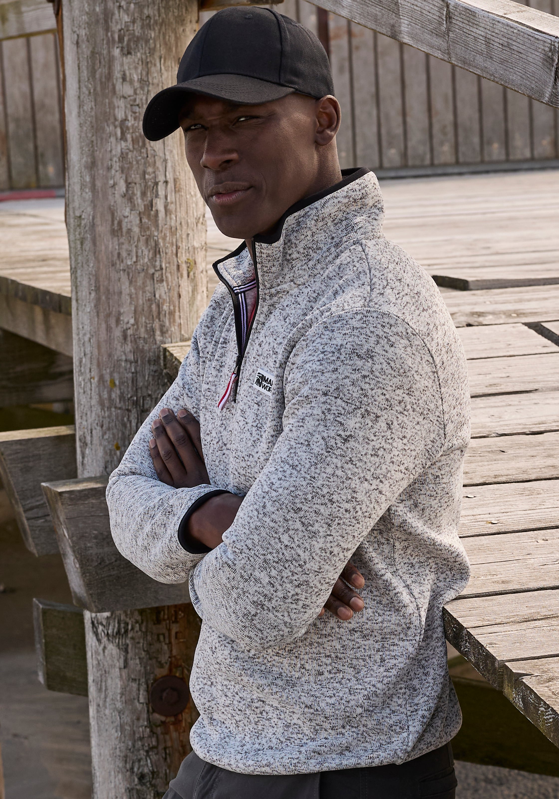 Delmao Baseball Cap mit verstellbaren Riemen für SIE und IHN in schwarz