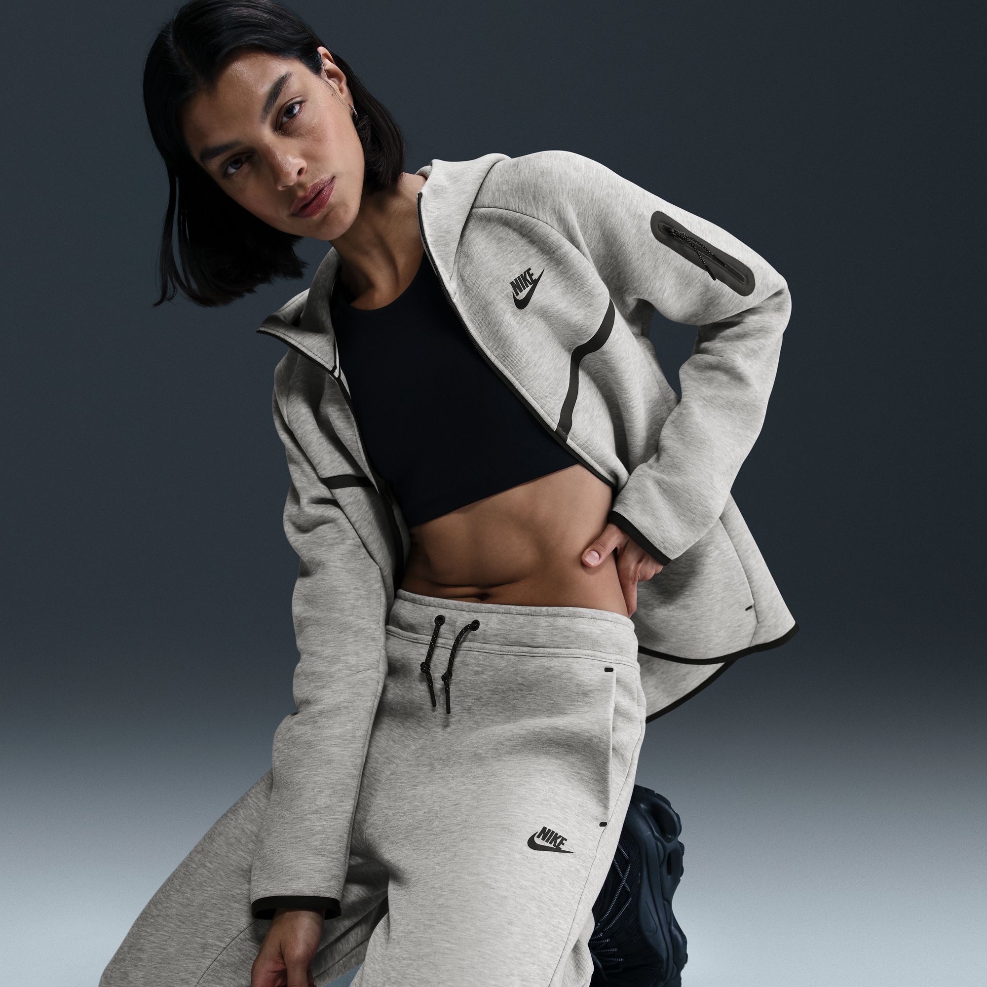 Nike Sportswear Sporthose »W NSW TCH FLC MR JGGER 2«  schnell trocknendes Material, atmungsaktiv, mit Kordelverschluss