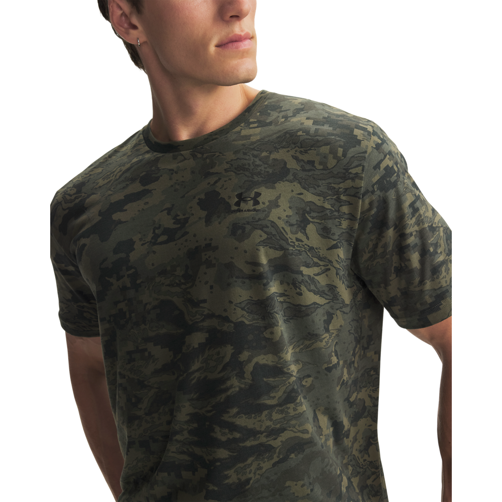 Under Armour® T-Shirt »UA ABC CAMO SS« sportlicher Stil, kurze Ärmel, aus Baumwolle und Polyester