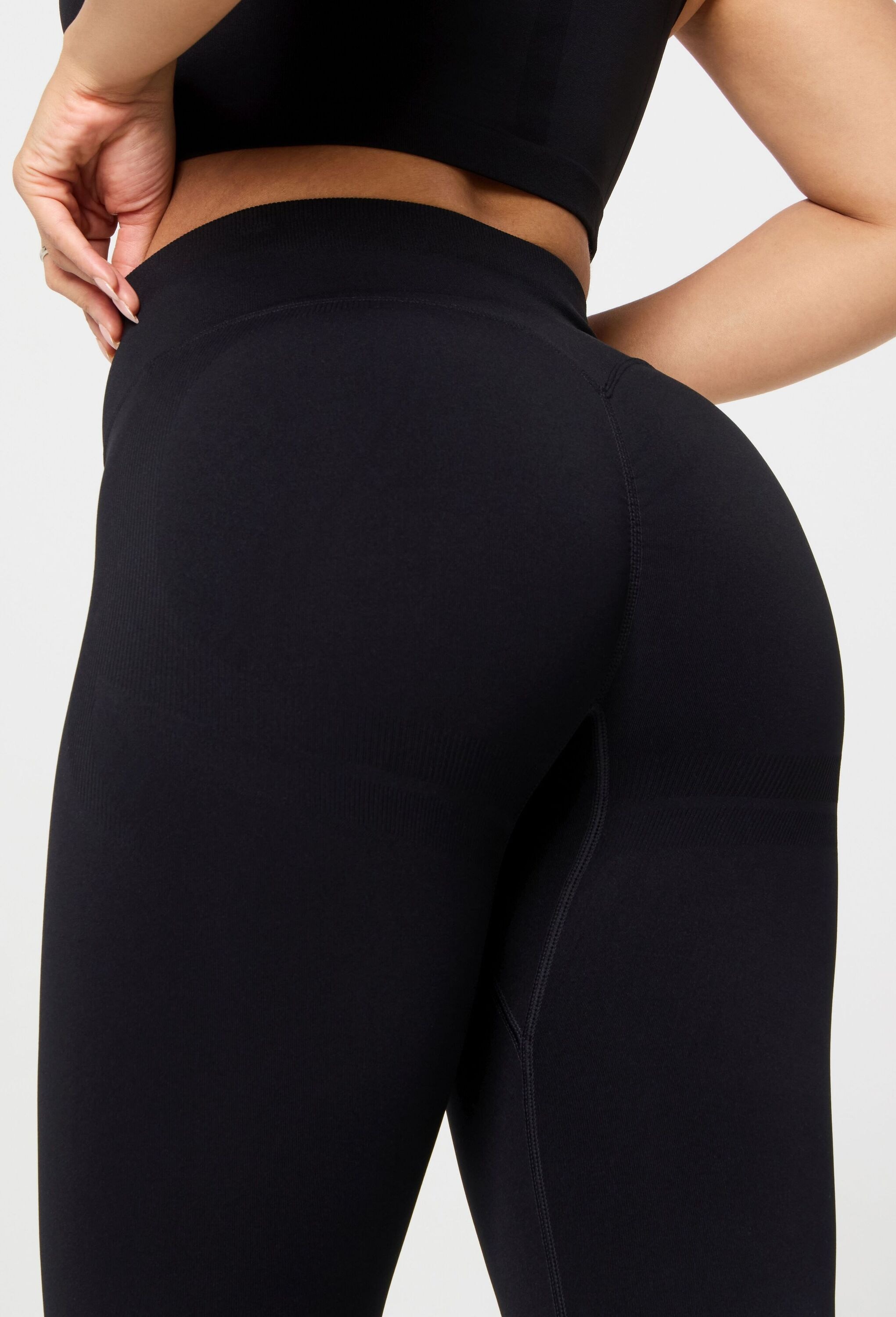 Fabletics Leggings »Fabletics Leggings SEAMLESS SCRUNCH LEGGING«  aus elastischem Material
