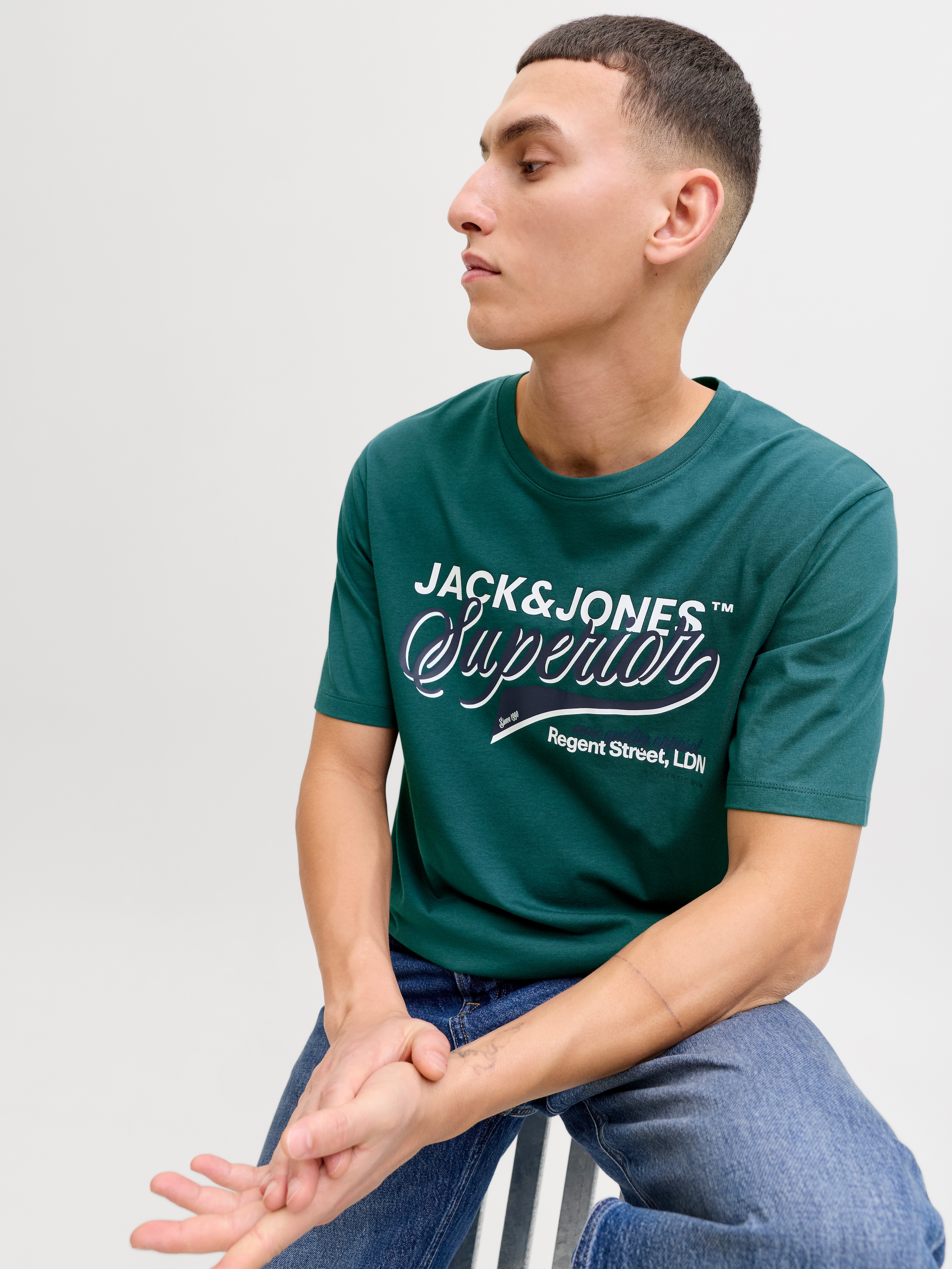 Jack & Jones Rundhalsshirt »JJELOGO TEE SS O-NECK 2 COL SS26 SN« mit Grafikprint