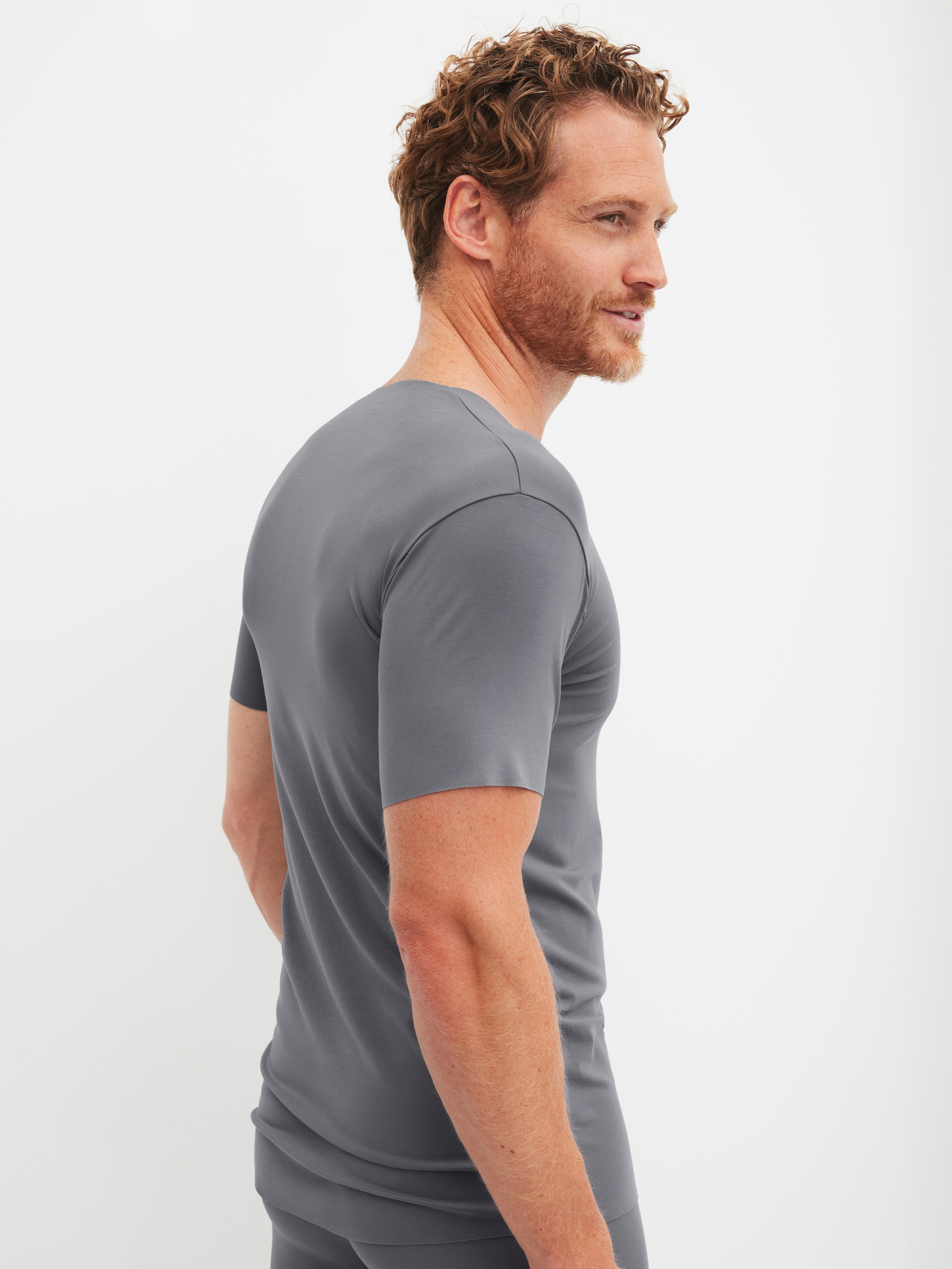 CALIDA V-Shirt »Clean Line« V-Neck, elastisch, Interlock-Qualität, Kurzarm, schnelltrocknend
