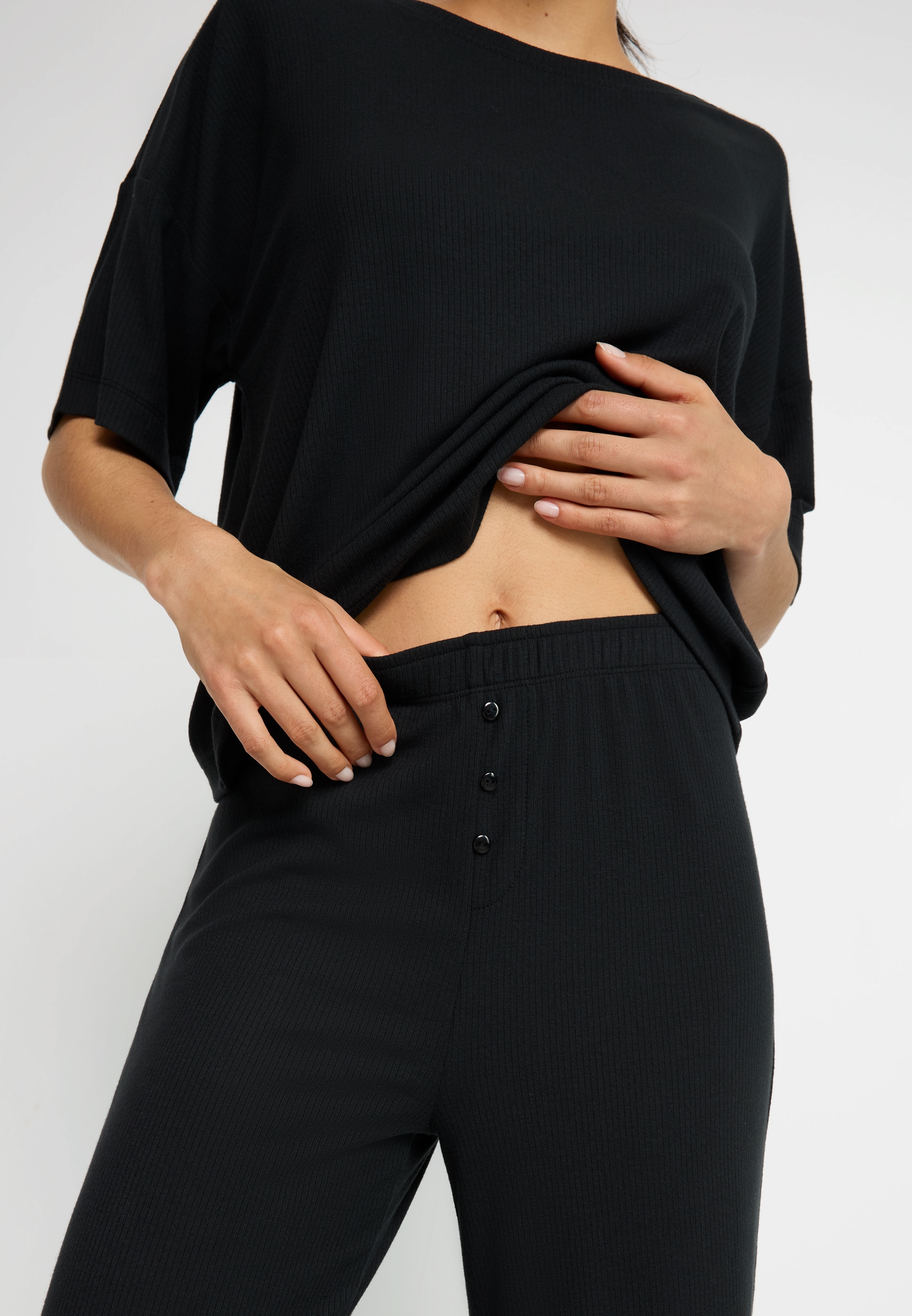 LSCN by LASCANA Pyjama Set, 2-teilig, 2 tlg. mit kleiner Zierknopfleiste an der Hose