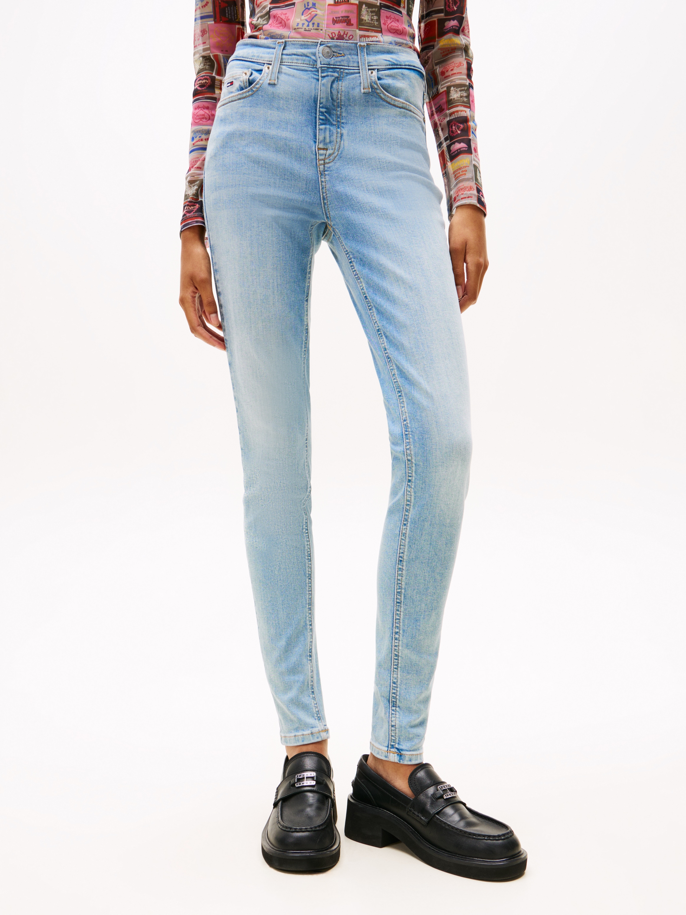 Tommy Jeans Skinny-fit-Jeans »NORA MR SKNY«, mit Waschung, mit Logo-Badge