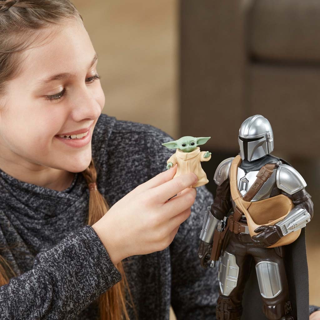 Hasbro Spielfigur »Star Wars Galactic Action The Mandalorian & Grogu«, interaktive elektronische Figuren mit Soundeffekten