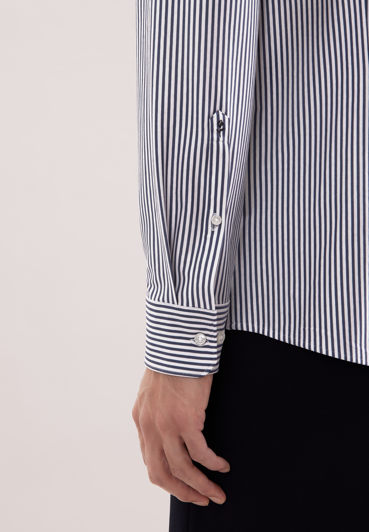 seidensticker Businesshemd »Schwarze Rose« Shaped 1/1 Kentkragen Gestreift