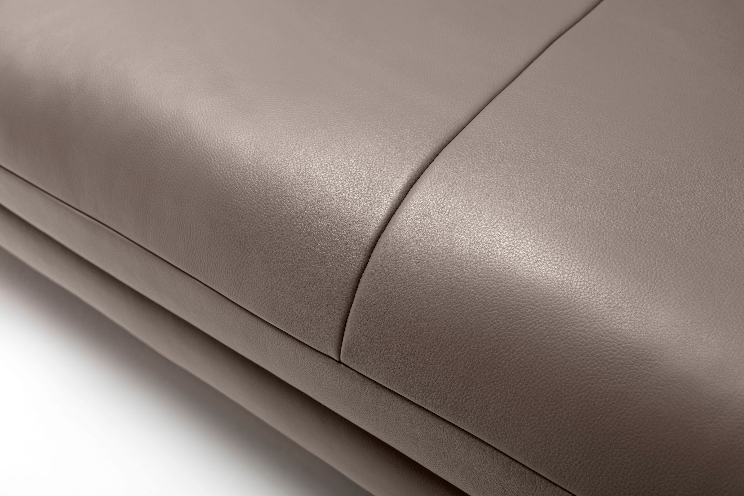 Creation BY ROLF BENZ 3,5-Sitzer »CR.414, Designsofa, edles Sofa, Loungesofa, Ledersofa, klares Design«, aus Leder oder Chenille, erstklassiger Sitzkomfort, legere Polsterung