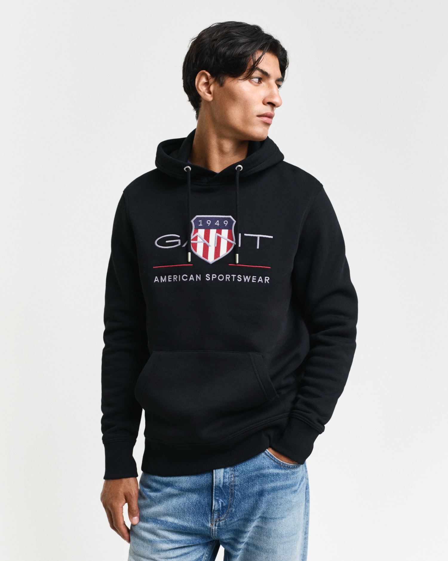 Hoodie »REG ARCHIVE SHIELD HOODIE«, mit modischer Logostickerei auf der Brust