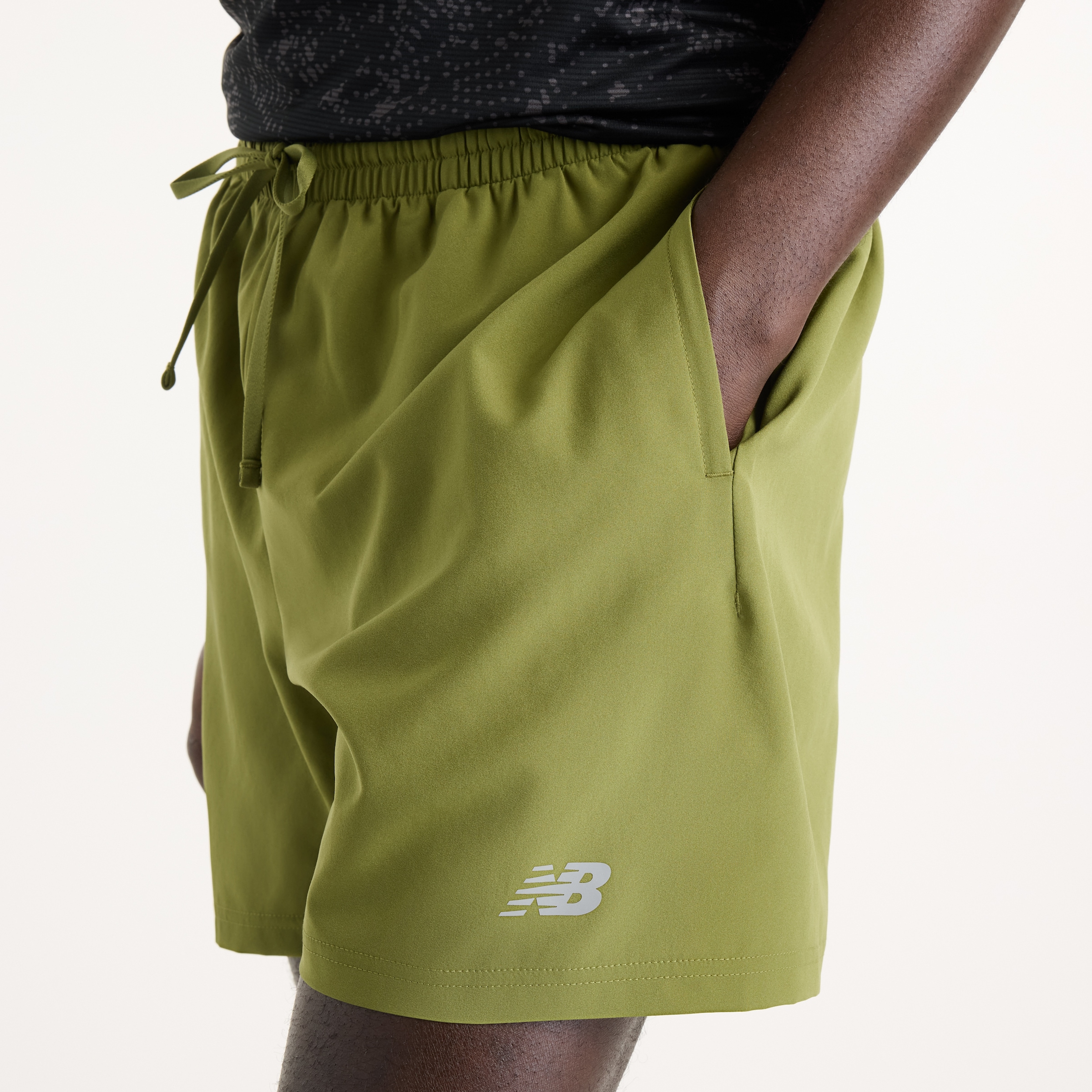 New Balance Laufshorts »SPORT ESSENTIAL SHORT 5«  für Laufen und Fitness, in sportlichem Stil, feuchtigkeitsabweisend