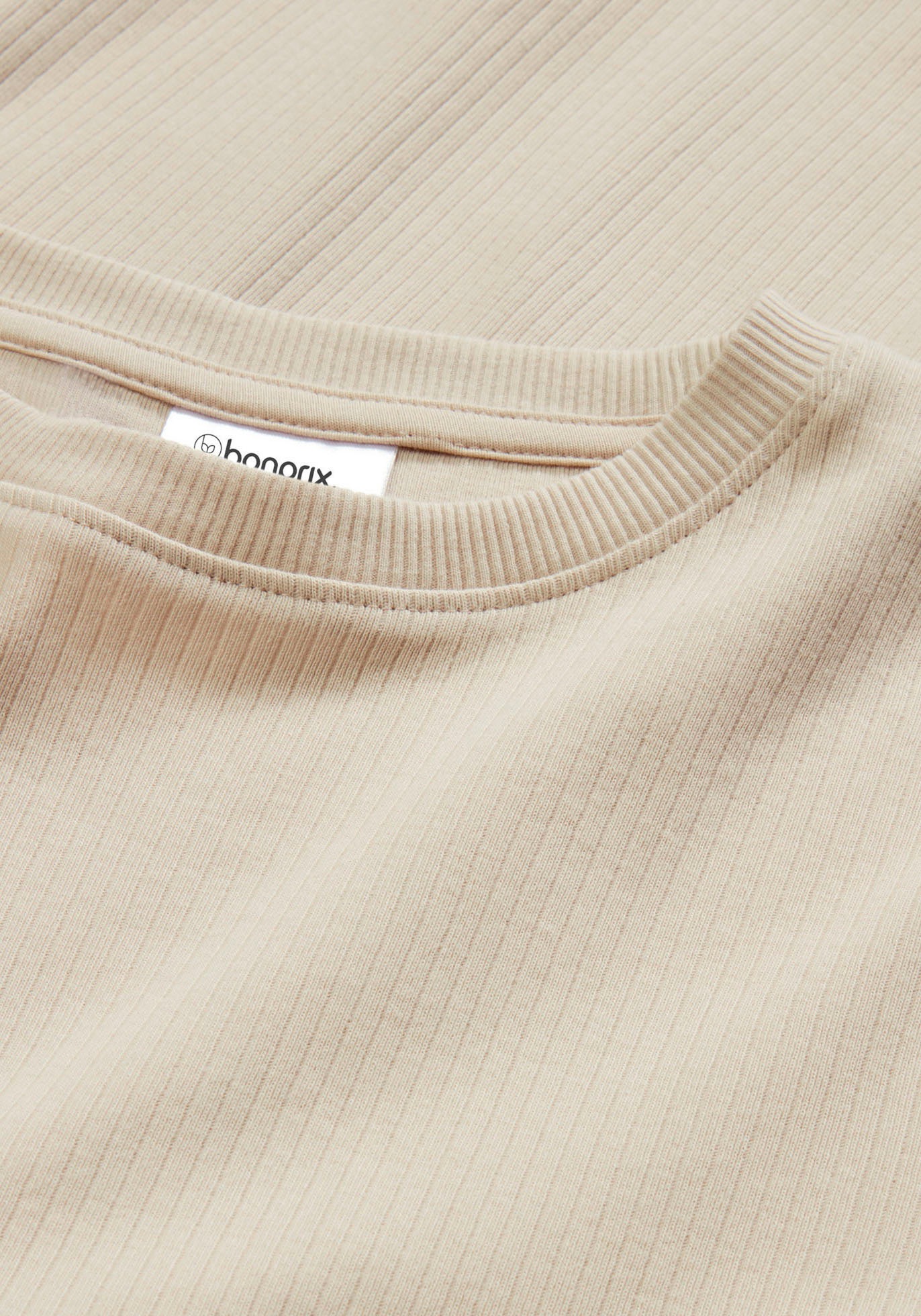 bonprix Langarmshirt »Geripptes Langarmshirt aus reiner Baumwolle« Slim fit Passform, ohne Kragen, aus reiner Baumwolle, unifarben