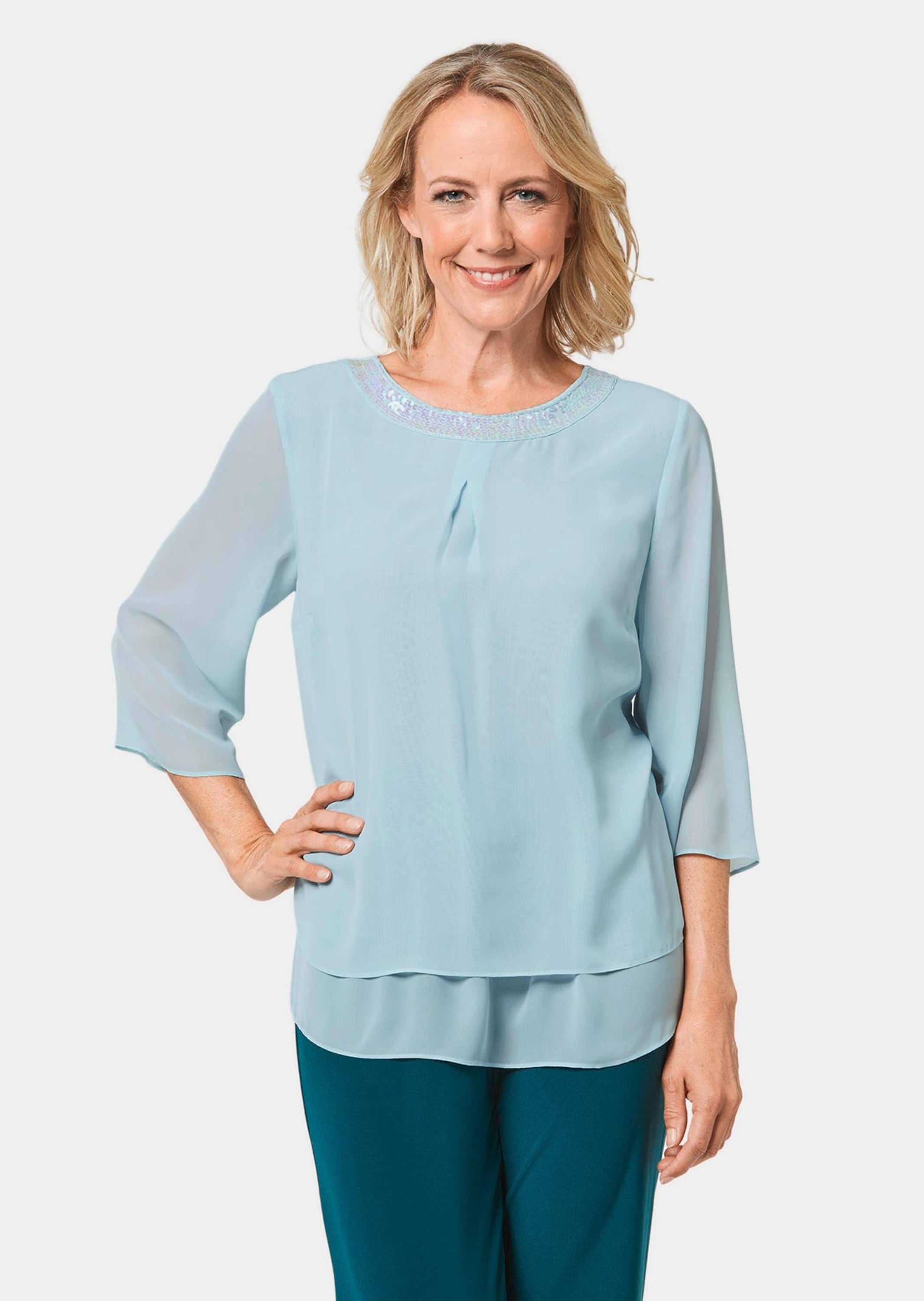 GOLDNER Kurzarmbluse »Kurzgröße Luftige Chiffonbluse mit Pailletten«
