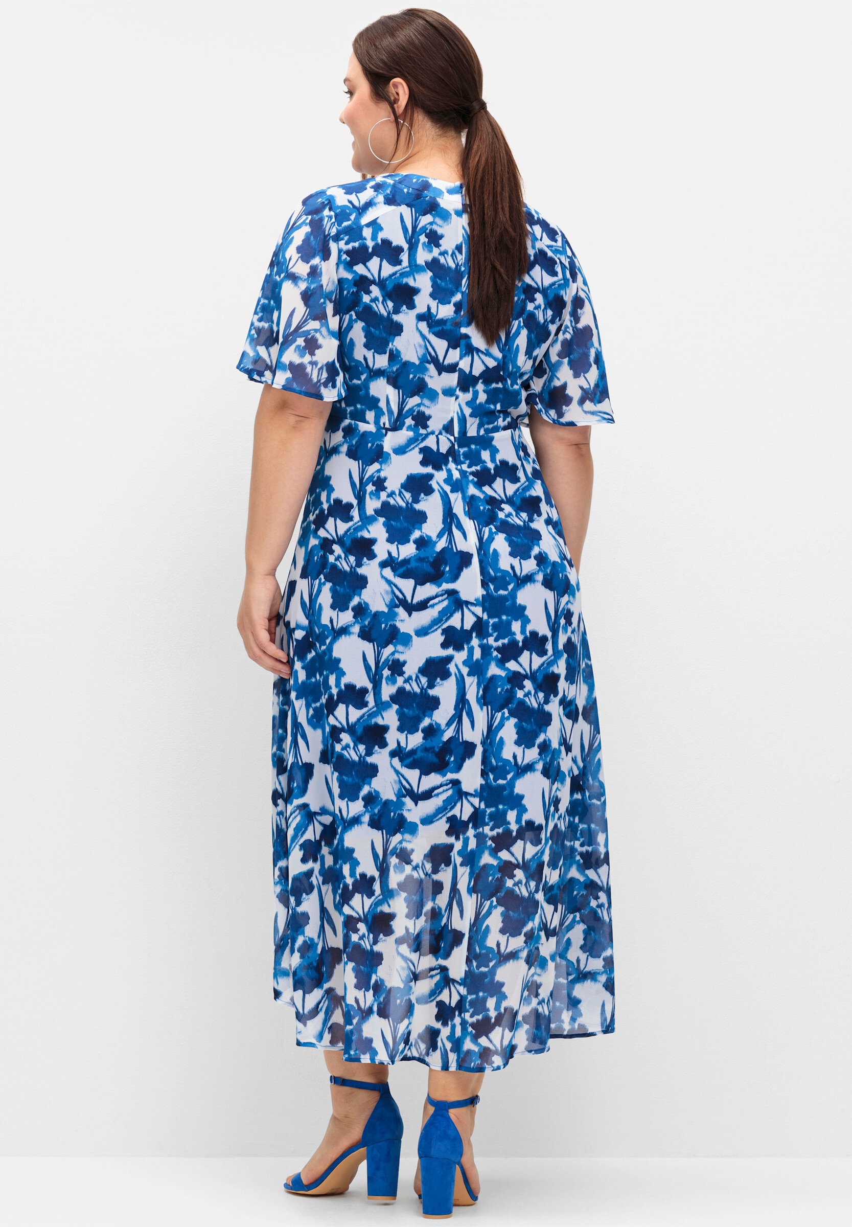 Sheego Sommerkleid »Abendkleid Chiffonkleid in Wickeloptik, mit Blätterprint« Ohne Taschen aus Chiffon, in Wickeloptik