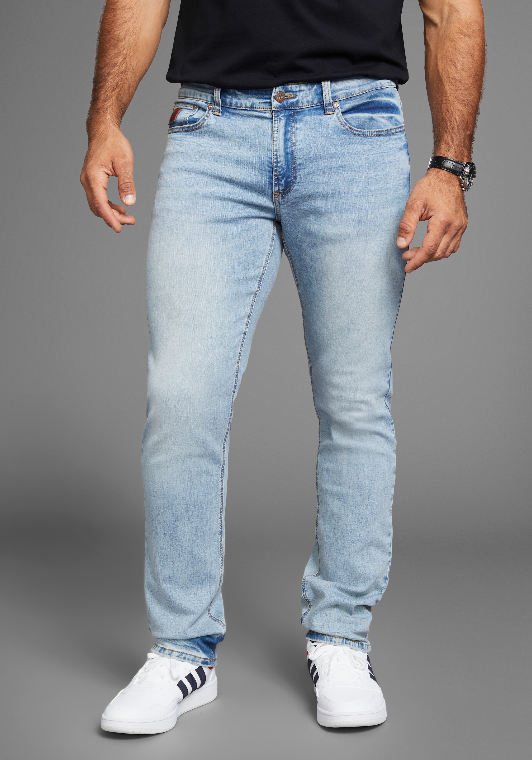 Bruno Banani Straight-Jeans »Hutch«, gerade Beinform, teilweise mit modischen Destroyed-Effekten