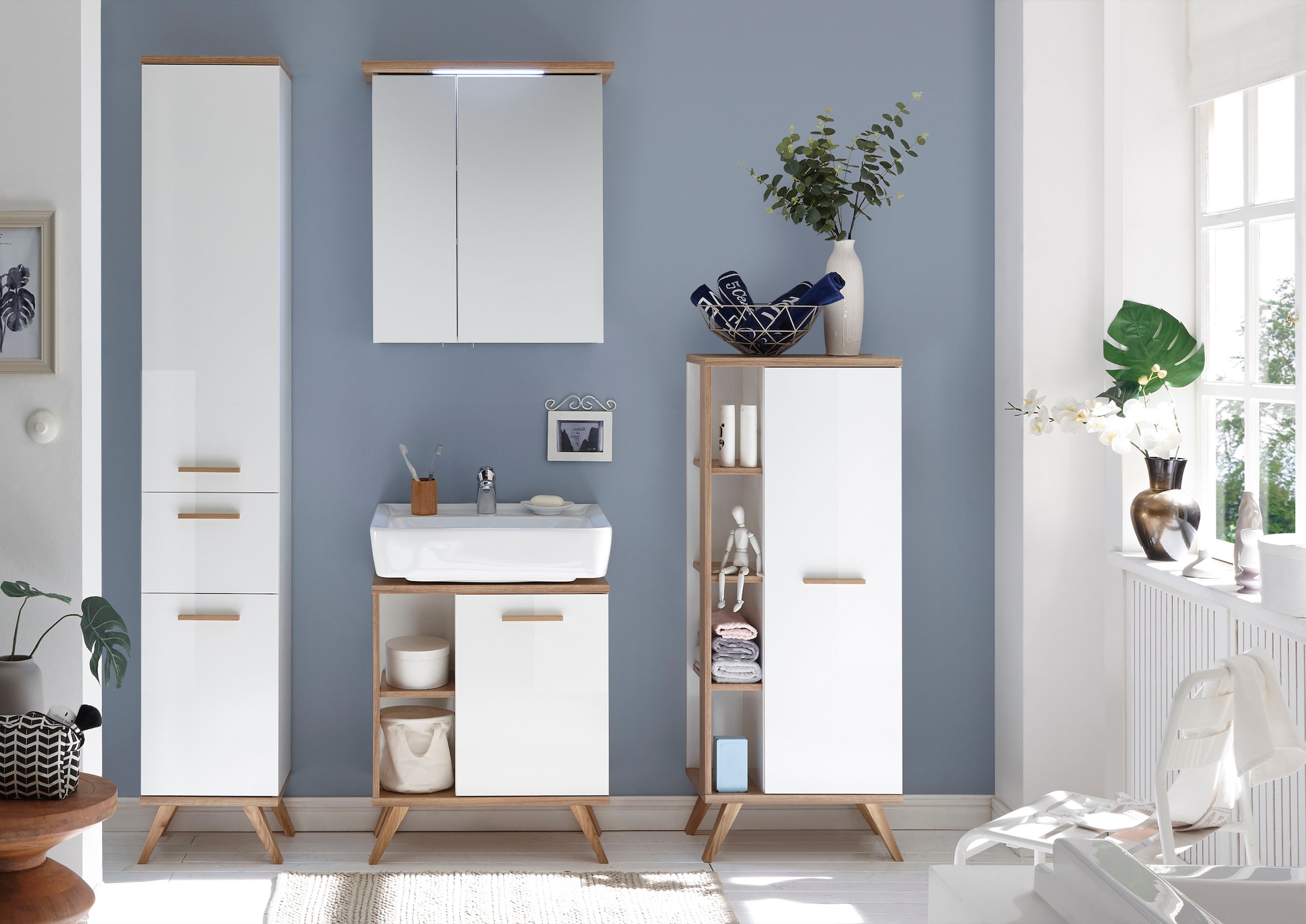Saphir Badmöbel-Set »Quickset 2-teilig, Waschbeckenunterschrank mit LED-Spiegelschrank«, (2 St.), Waschplatz inkl Türdämpfer, 3 Türen, 2 Einlegeböden, setiliche Ablagen