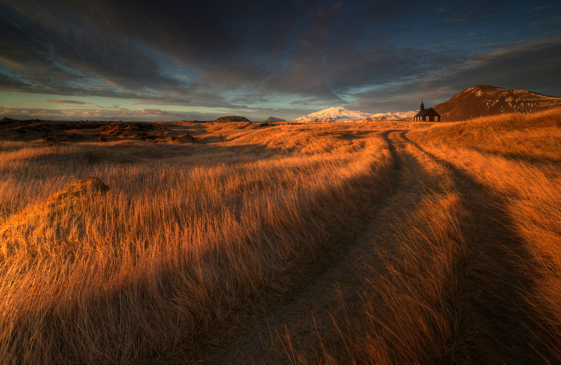 Fototapete »Photo-Art RAYMOND HOFFMANN, FELDWEG ZUR KIRCHE«