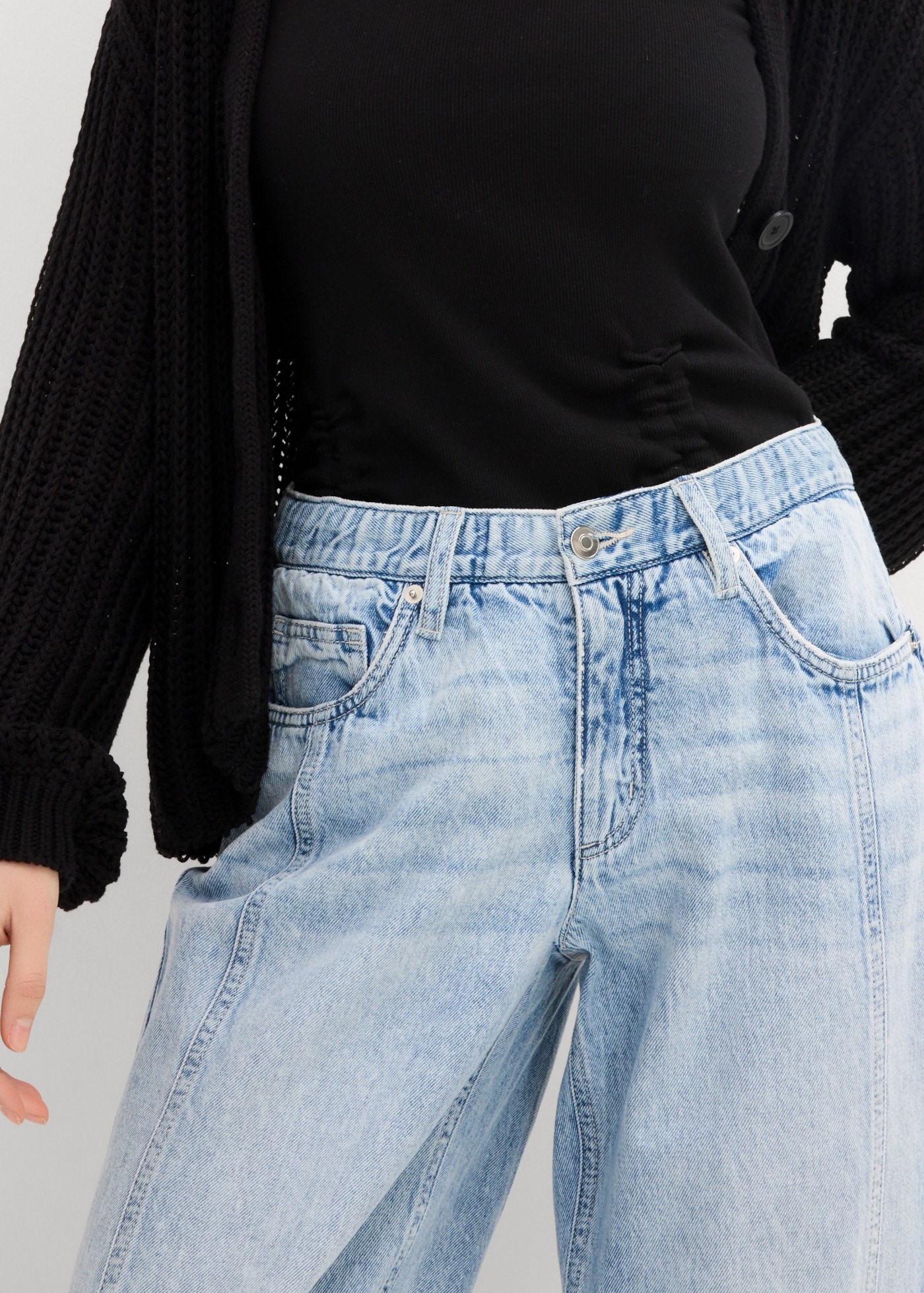 bonprix Loose-fit-Jeans lockere Passform, voluminöses, gerundetes Bein, fester Baumwoll-Denim