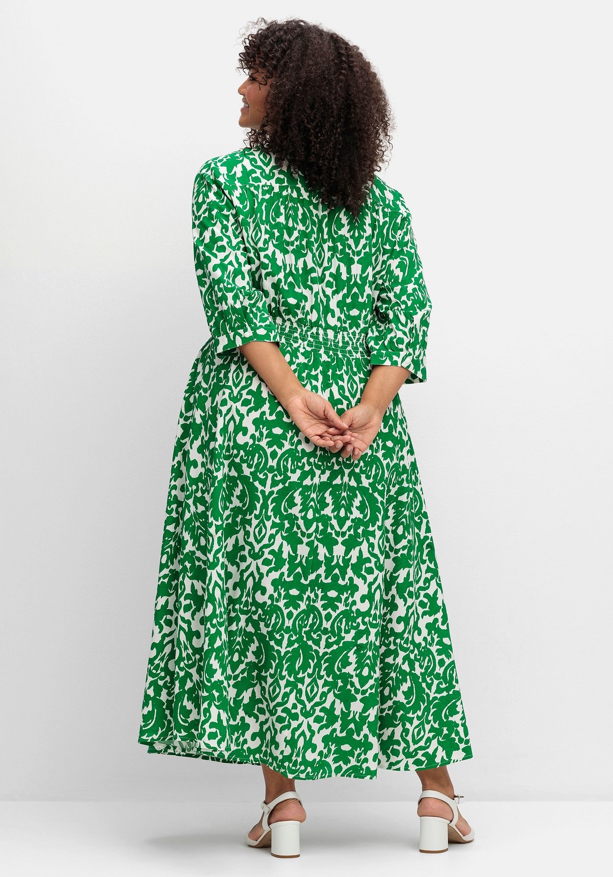 Sheego Druckkleid »Maxikleid mit Punkteprint und gesmokter Taille«