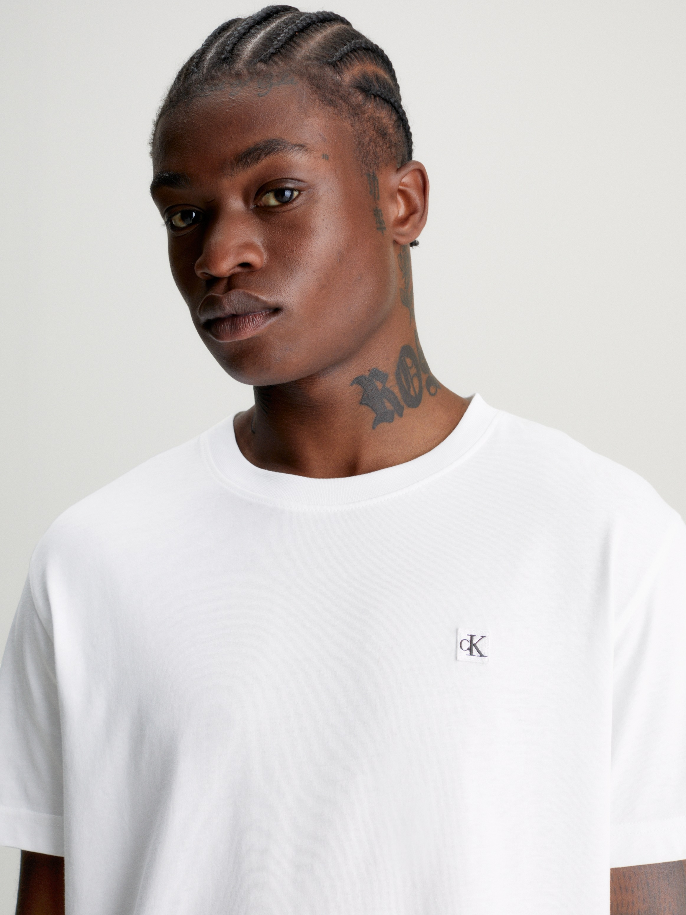 Calvin Klein Jeans T-Shirt »CK EMBRO BADGE TEE«, mit Logopatch