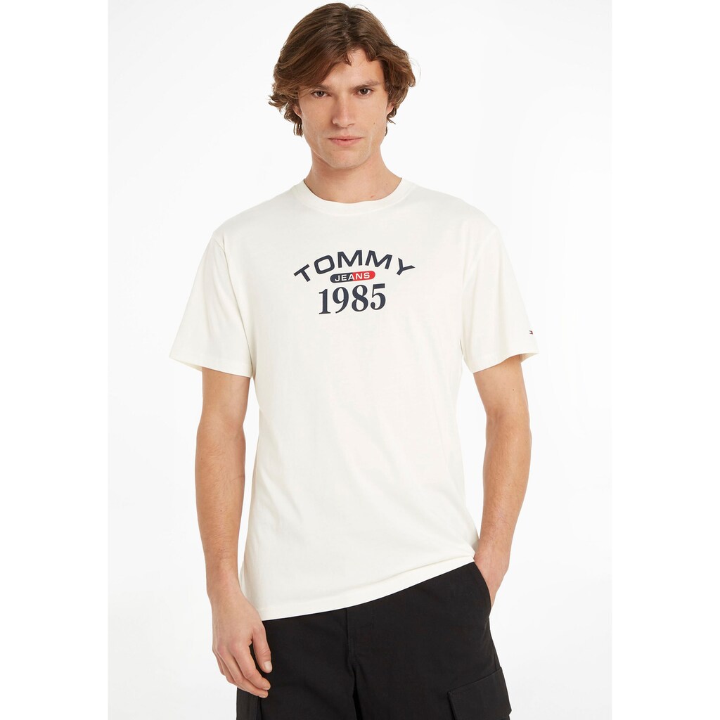 Tommy Jeans T-Shirt »TJM CLSC 1985 RWB CURVED TEE«