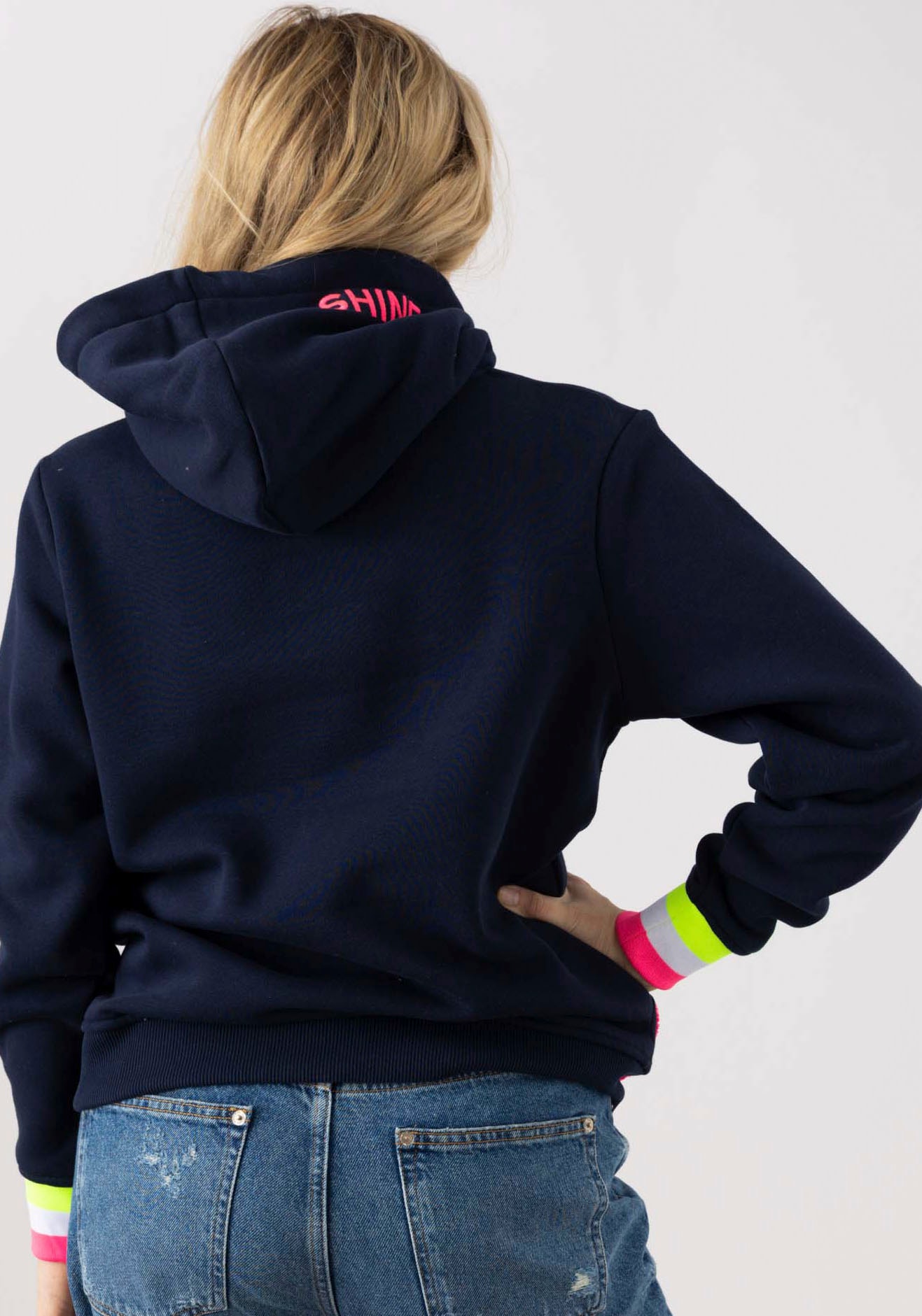 Zwillingsherz Hoodie »Always Happy«, mit Smiley Aufdruck aus Frottee und Neon Details