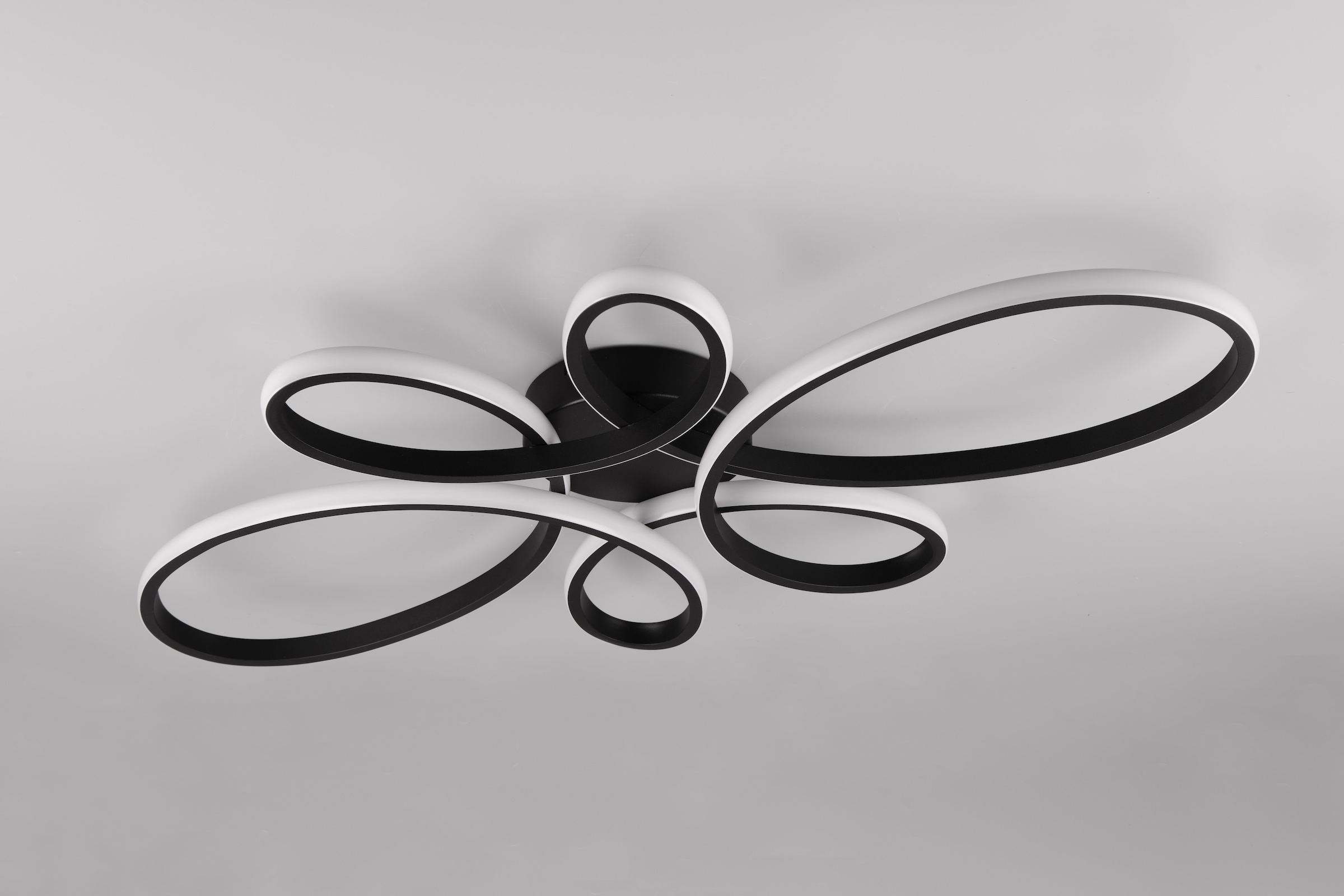 TRIO Leuchten LED Deckenleuchte »FLY, Deckenlampe LED 32W 3900 Lumen warmweiß 3000K 3-Stufen dimmbar« LED-Board 1 Stk. Warmweiß Maße 83x45 cm, LED Band Schleife Deckenlampe Schlafzimmer Wohnzimmer