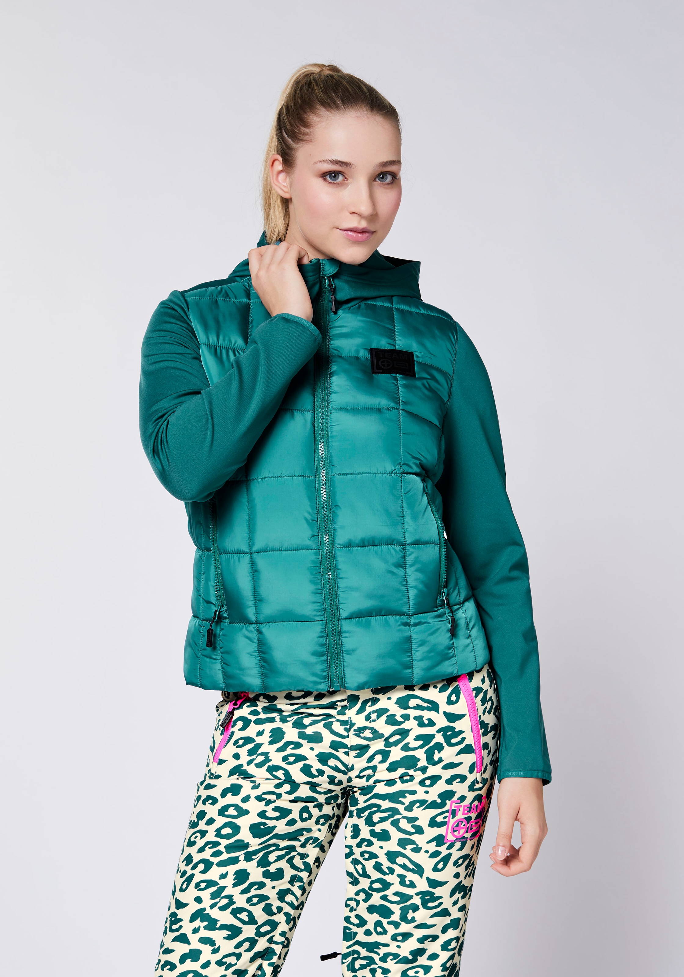 Chiemsee Outdoorjacke mit Kapuze - Materialmix aus Canvas &amp; Technical Fleece<br/>