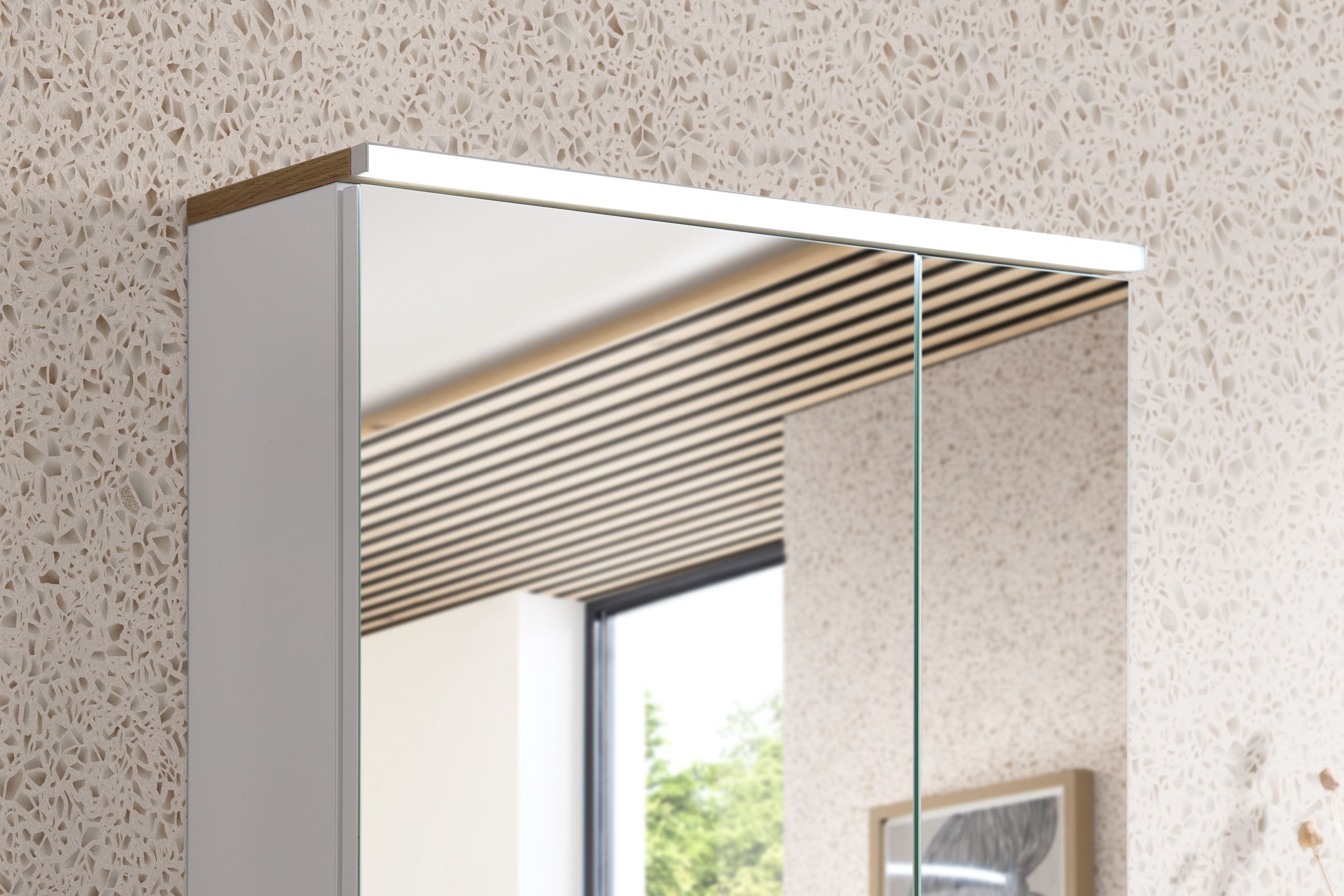 Saphir Spiegelschrank »mit LED-Kranzbeleuchtung und 1 offenes Fach«
