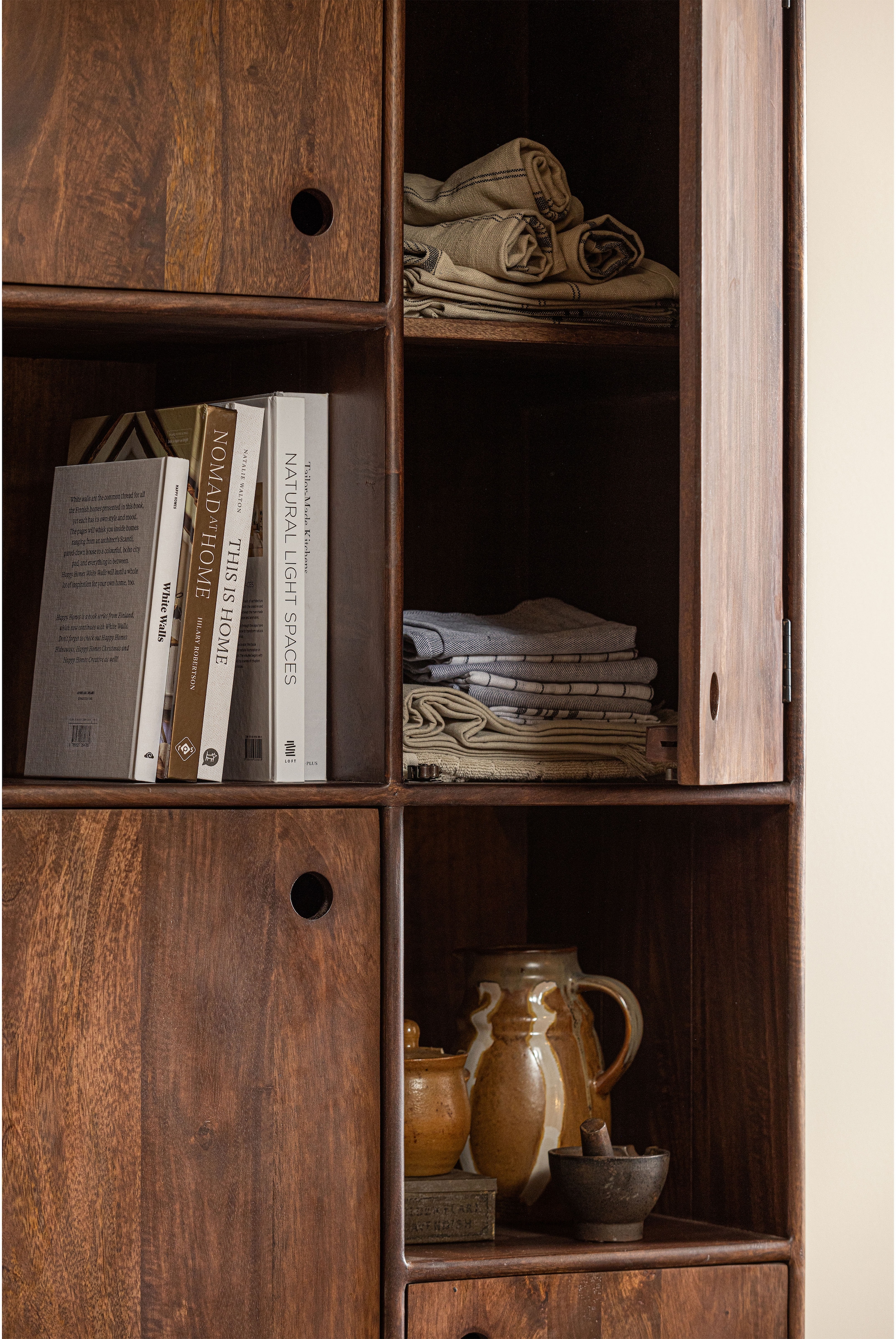 WOOOD Mehrzweckschrank »WOOOD STAES STAUSCHRANK MANGO HOLZ WALNUSS« schmaler Hochschrank aus Eichenmelamin, modernes Design, viel Stauraum