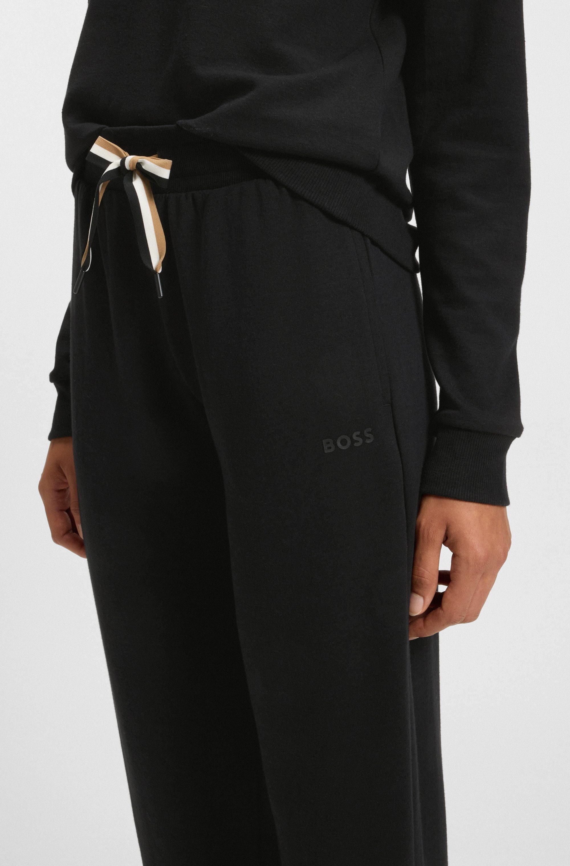 BOSS Relaxhose »CP Stripe_Pants Cuff«, mit kontrastfarbener Kordel