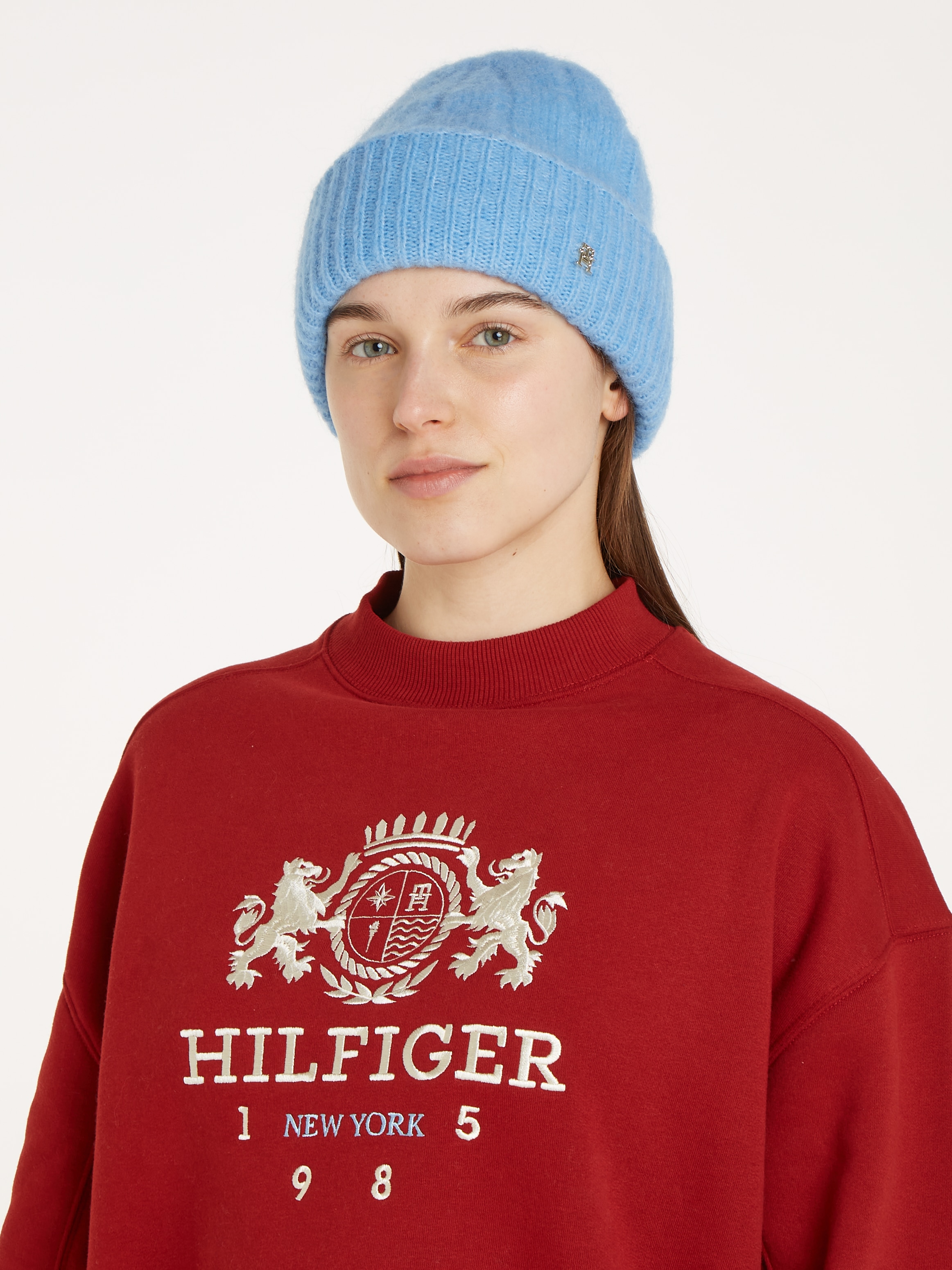 Tommy Hilfiger Beanie »TH TIMELESS BEANIE«, mit Monogramm-Emblem