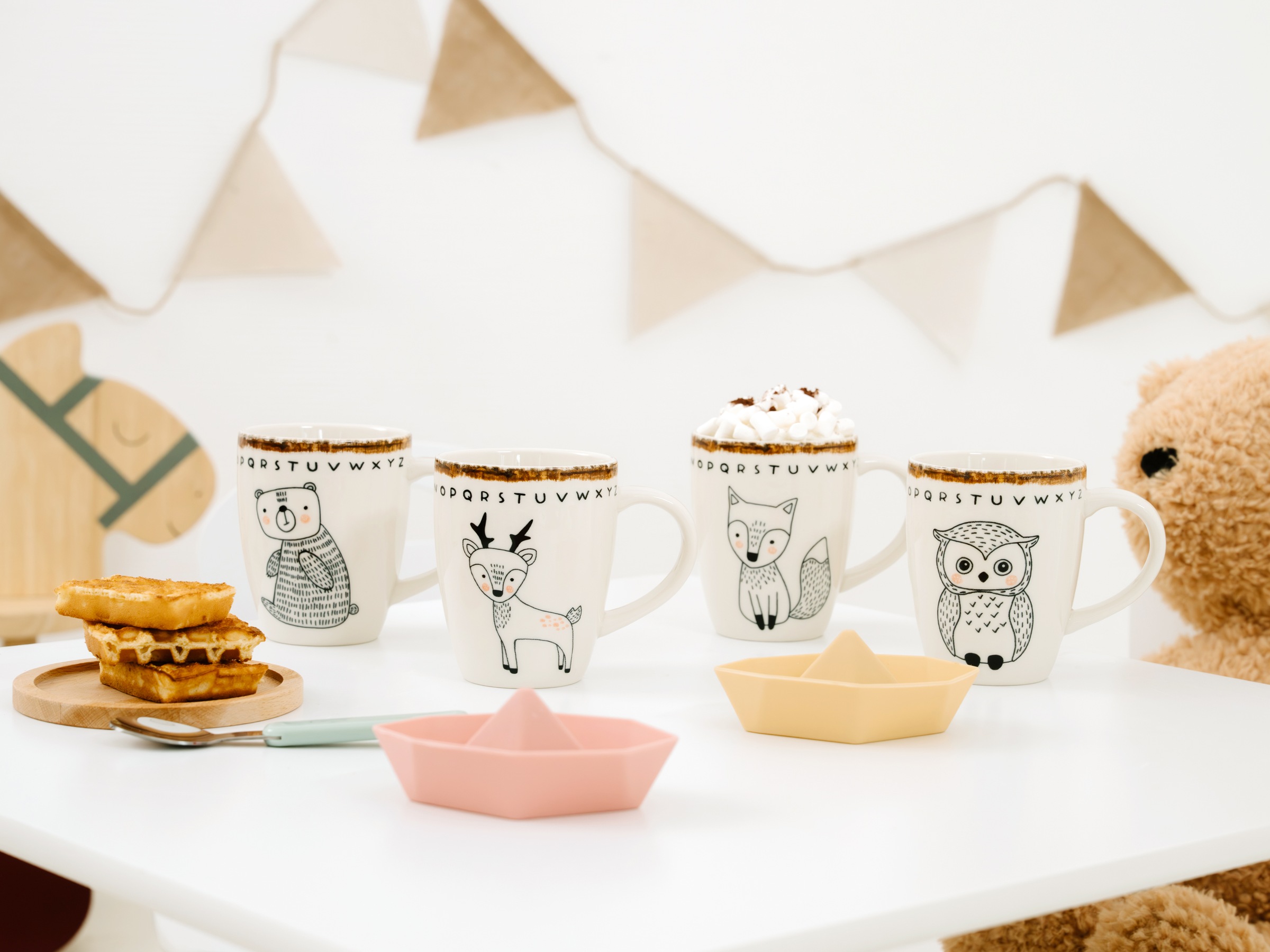 CreaTable Becher »Freunde des Waldes, Becher-Set 4-tlg.« Tiermotive, skandinavischer Stil, unregelmäßiger brauner Rand