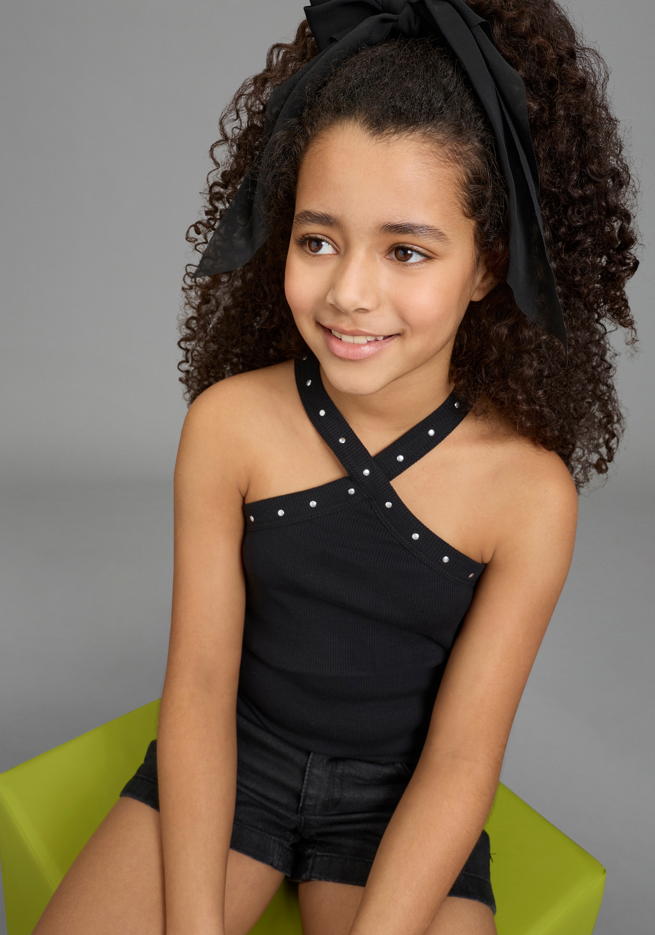 Bruno Banani T-Shirt »Trendiges Top mit Nieten für Mädchen« ärmellos, asymmetrischer Ausschnitt, für Mädchen, aus Baumwolle