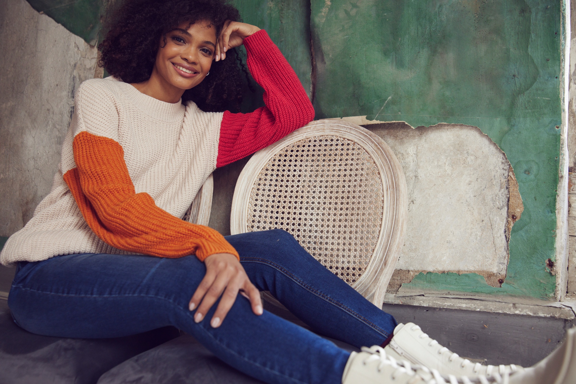 Aniston CASUAL Skinny-fit-Jeans regular waist - mit ausgefransten Beinabschluss