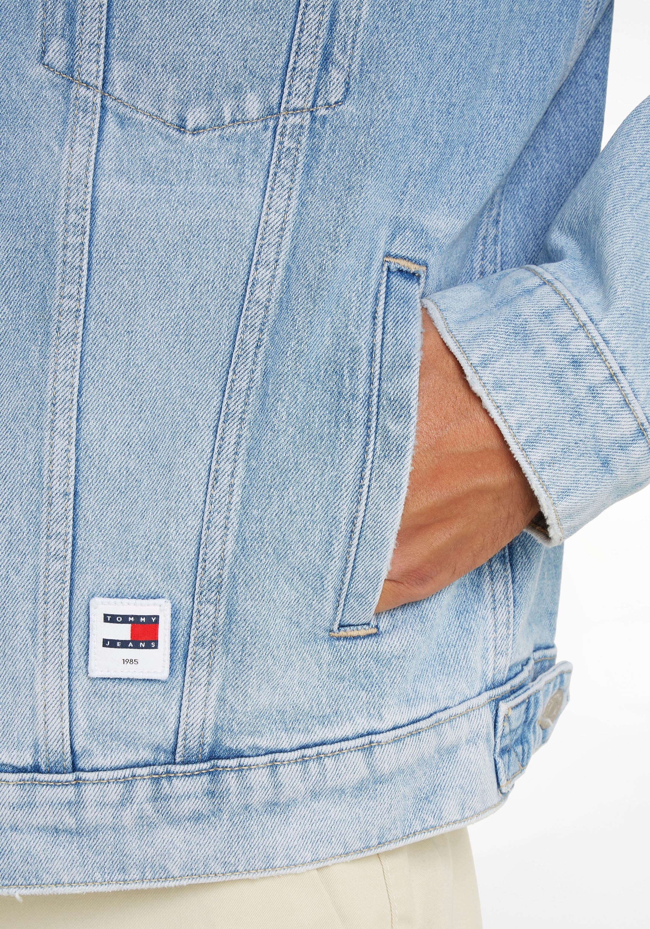 Tommy Jeans Plus Jeansjacke »RYAN RGLR TRCKR JCKT«, Große Größen, mit Fade-Effekte