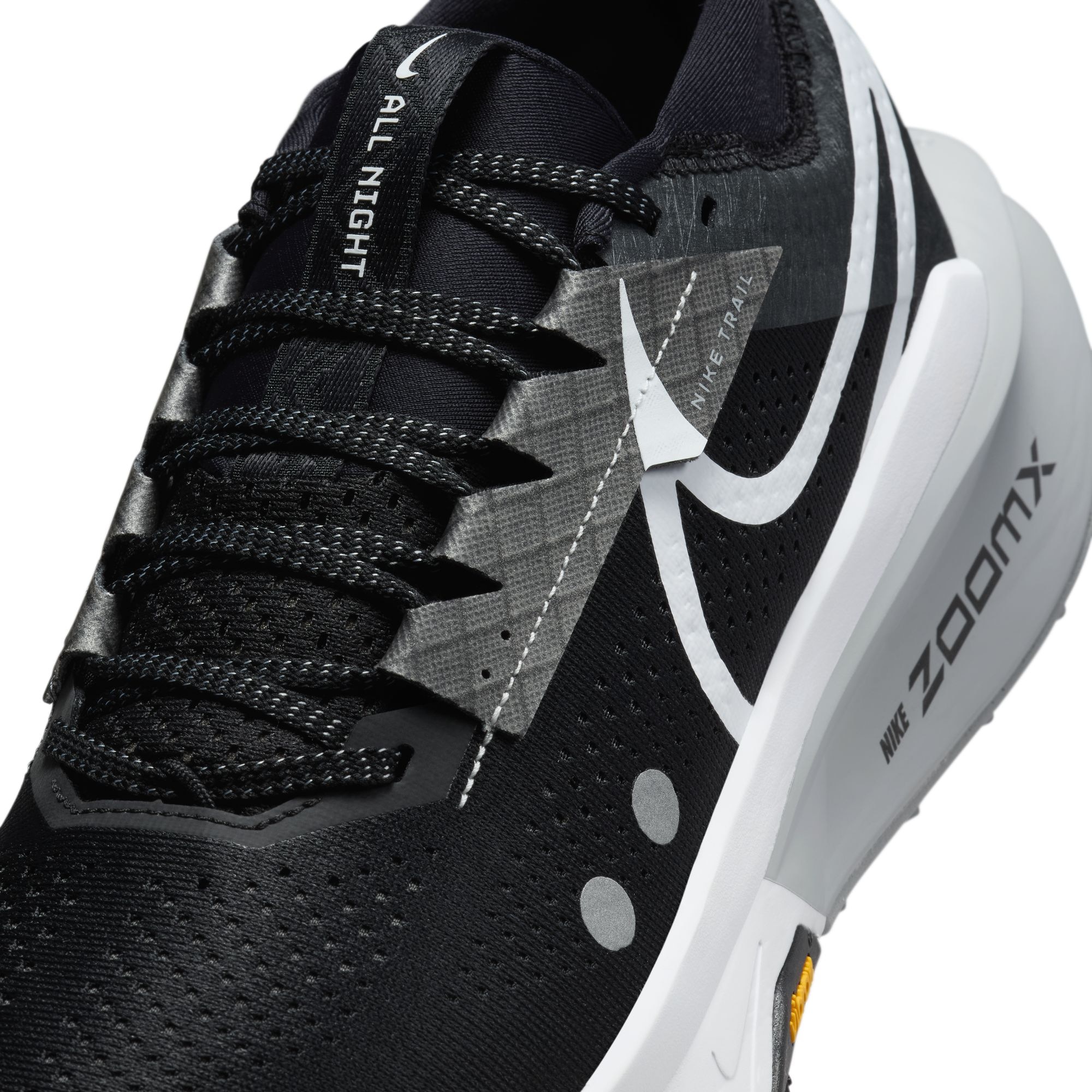 Nike Trailrunningschuh »ZOOMX ZEGAMA TRAIL 2«  griffige Sohle für Grip im Trail