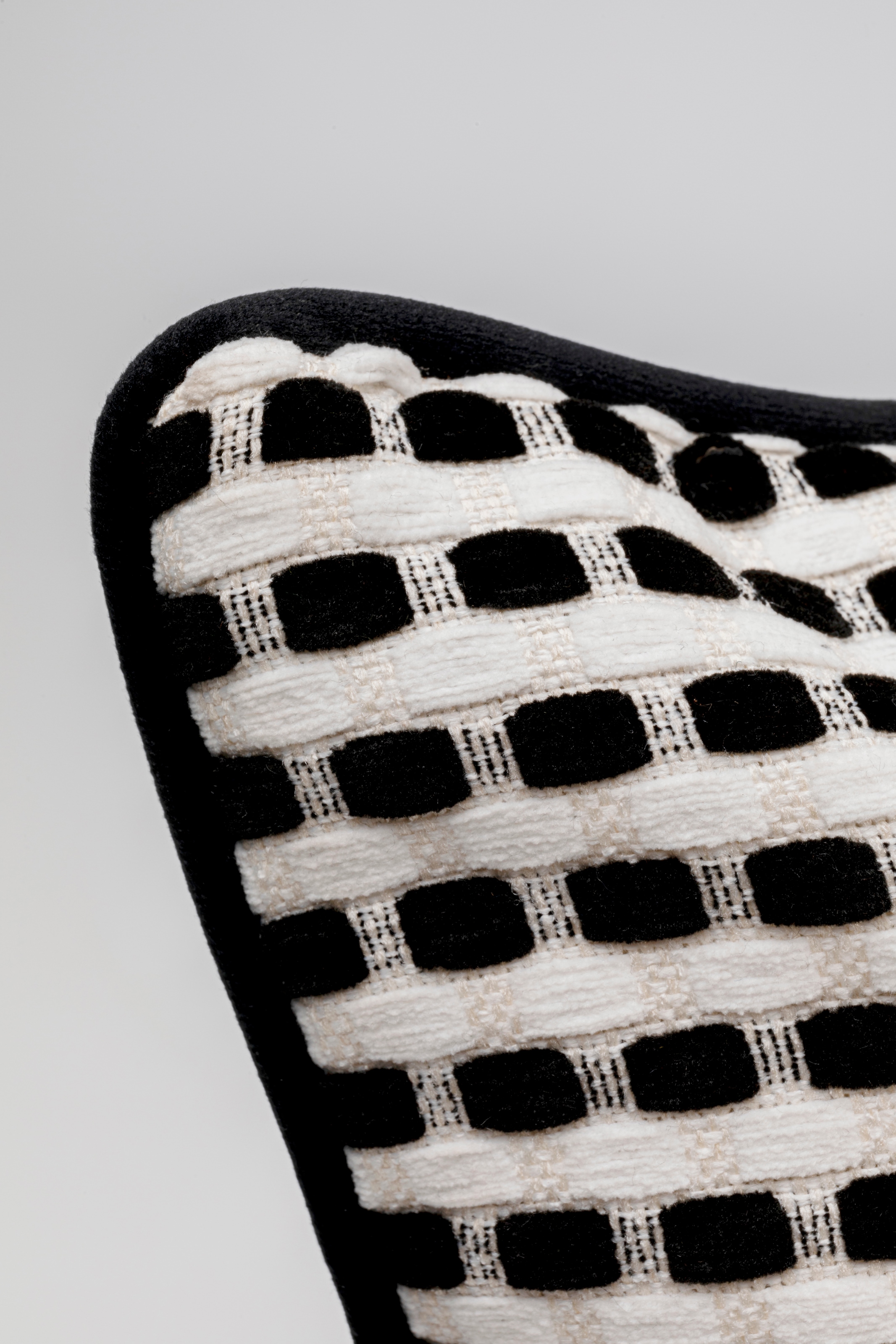 Kare Design Dekokissen »Jacky, Kissenhülle mit Füllung, 45x45 cm« stützt Kopf und Nacken angenehm und sorgt für erholsamen Schlaf