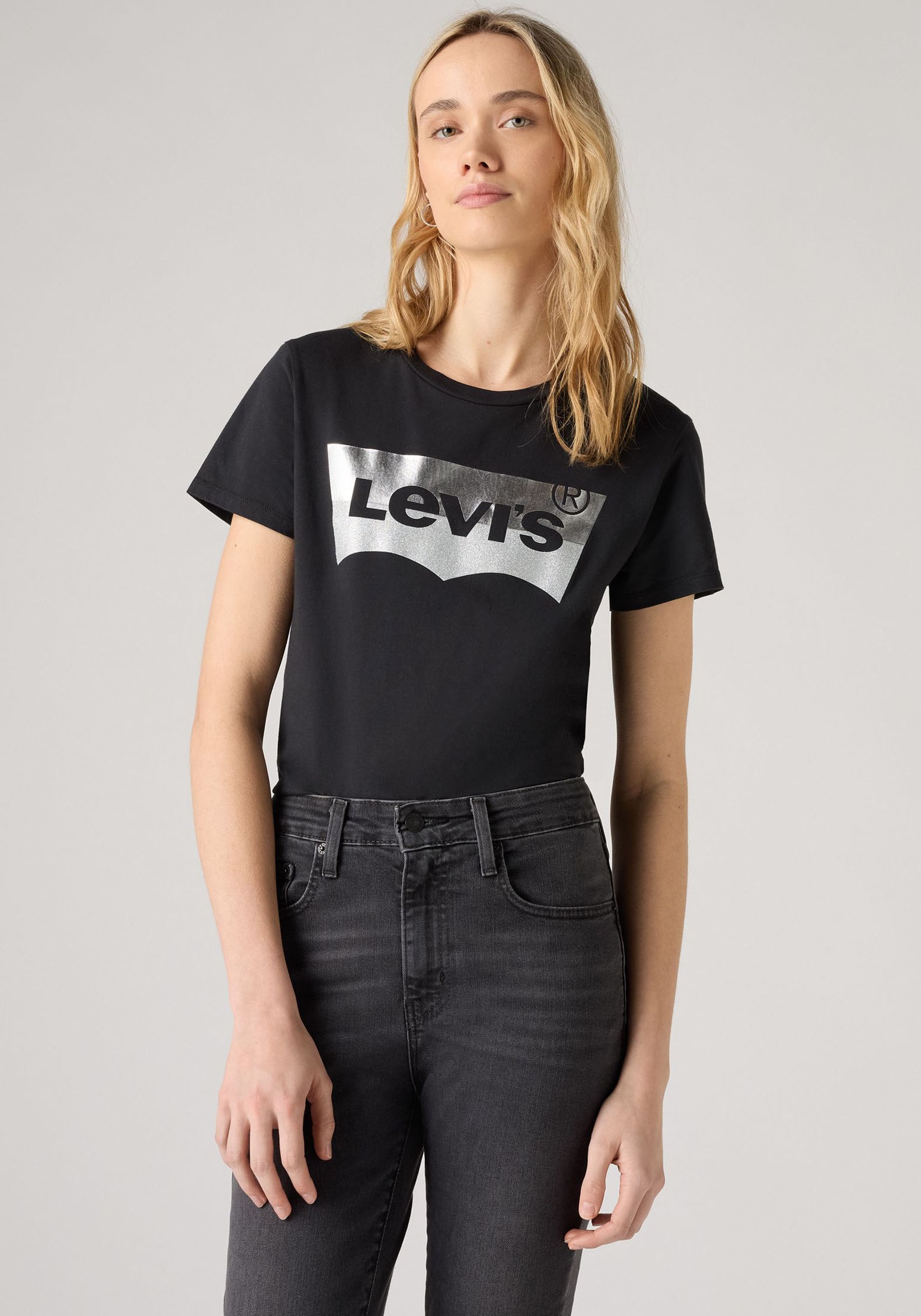 Levi's® Rundhalsshirt »THE PERFECT TEE« mit Logo im Metallic-Holo Print