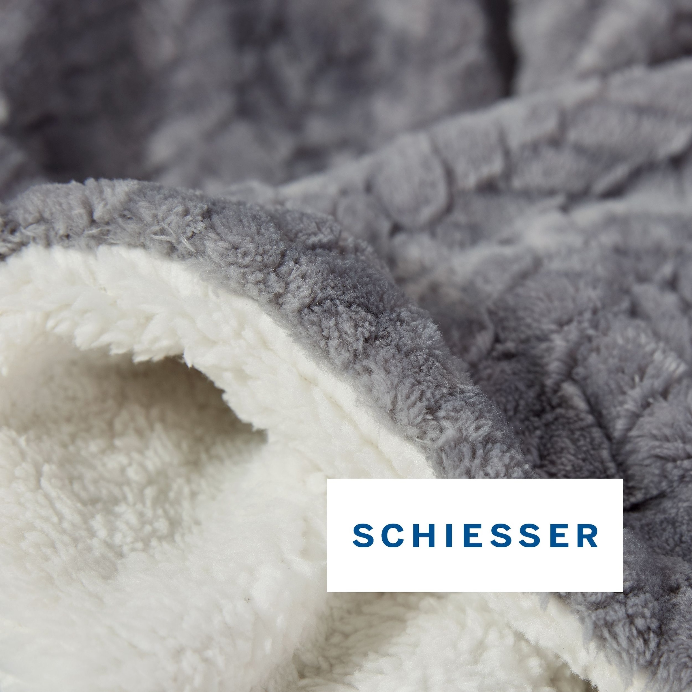 Schiesser Wohndecke »Elsa Wohndecke mit Zopfmuster und flauschiger Sherpa-Rückseite« mit aufwendigem Zopfmuster
