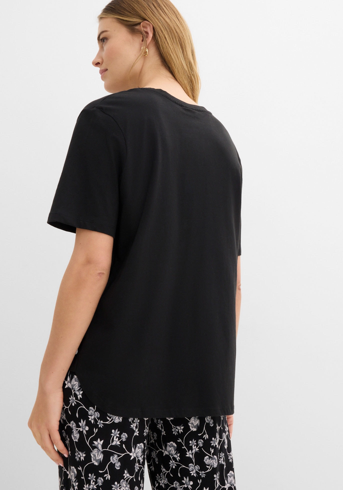 bonprix T-Shirt Oversize-Passform, Halbarm, mit tollem Knopfdetail