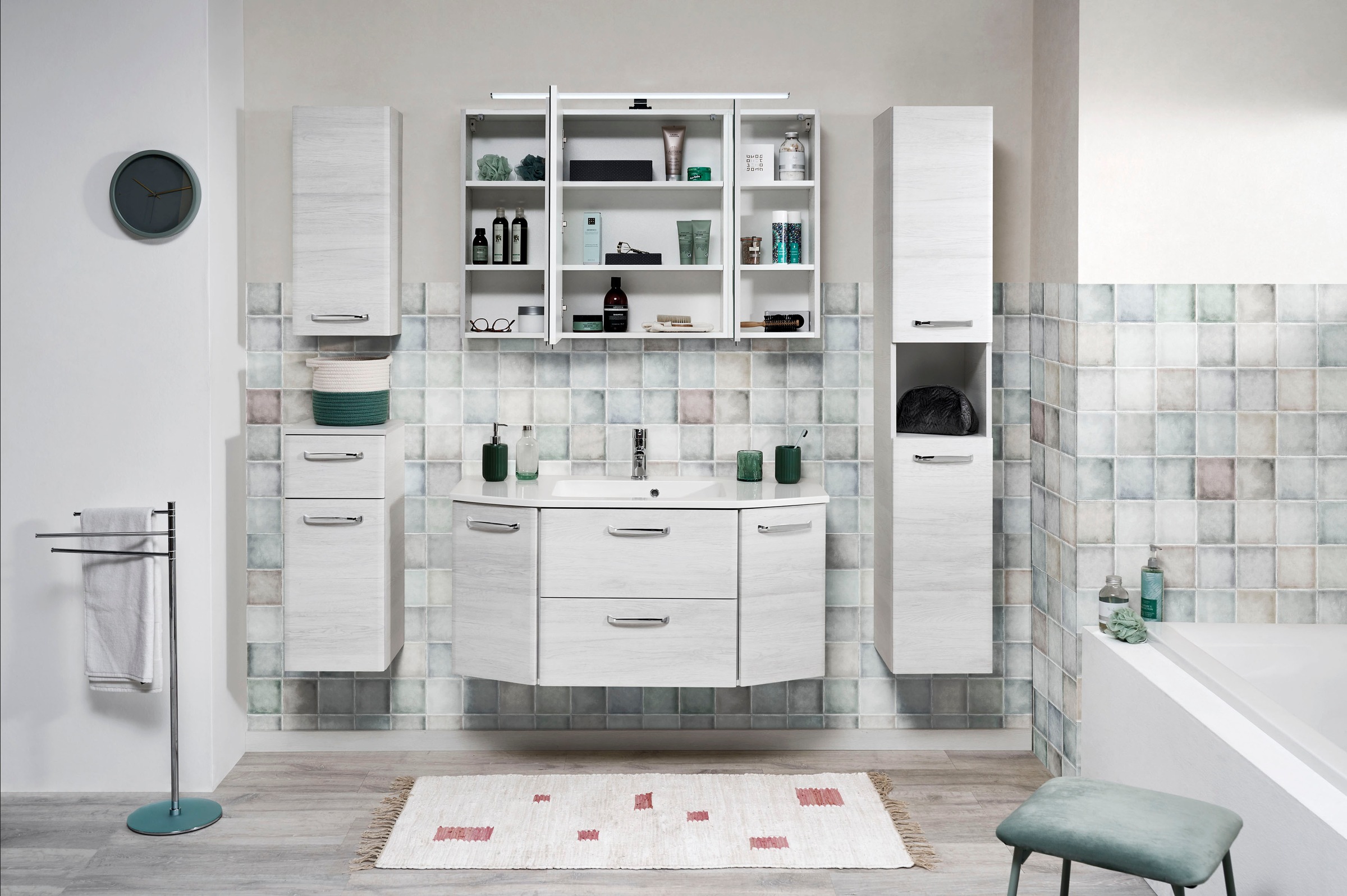 Saphir Hängeschrank »Quickset Wand-Badschrank 30 cm breit mit 1 Tür und 2 Glas-Einlegeböden«, Badezimmer-Hängeschrank inkl. Türdämpfer, Griffe in Chrom Glanz